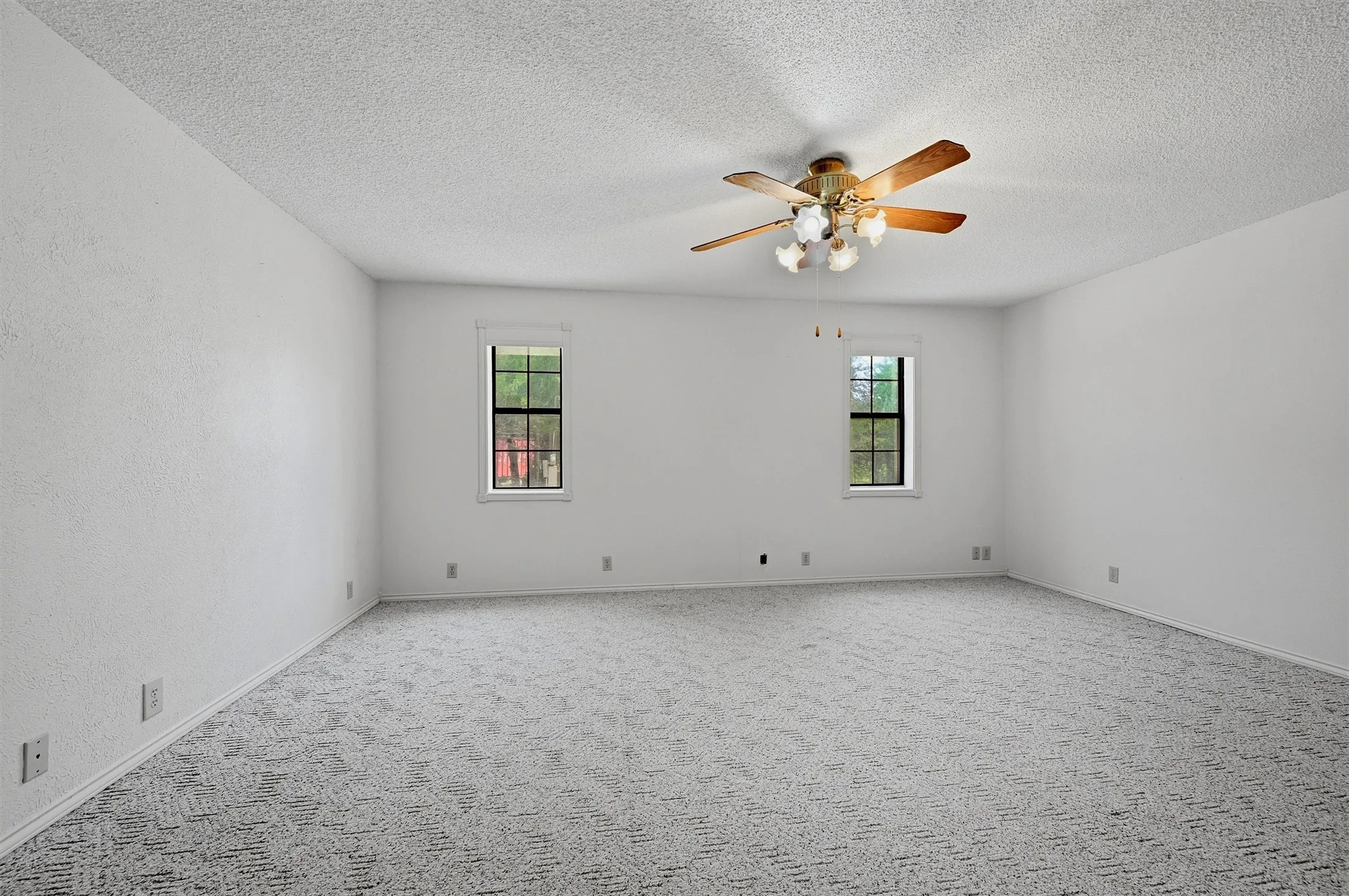 Single Family Residence For Sale in Grayson County , 3721 Rock Creek Road, Whitesboro, Texas 76273, 4 Bedroom, 3 Bathroom, 2 Garage spaces, 2,910 Sqft, built in 2001, mls#21351768, Real Estate Agent in Whitesboro, Homes For Sale in Grayson county, Homes For Sale in Whitesboro, Realtor in Whitesboro Texas, Real Estate Brokerage Independent Realty Texas, Luminita Cordes Realtor