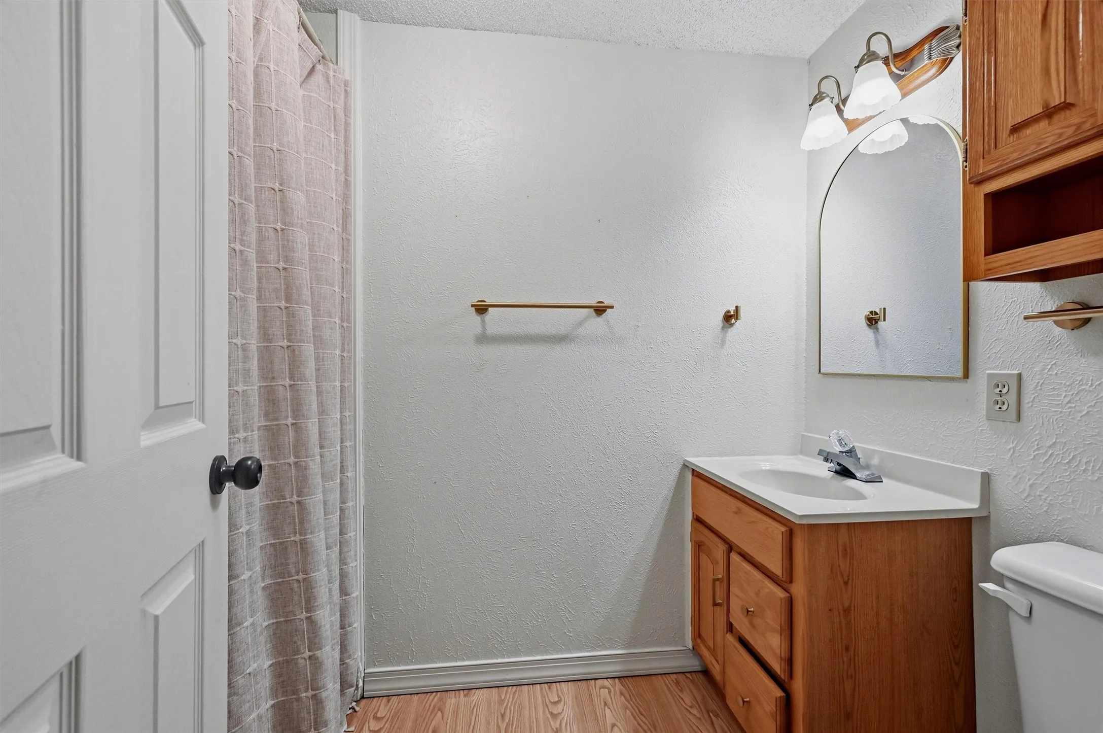 Single Family Residence For Sale in Grayson County , 3721 Rock Creek Road, Whitesboro, Texas 76273, 4 Bedroom, 3 Bathroom, 2 Garage spaces, 2,910 Sqft, built in 2001, mls#21351768, Real Estate Agent in Whitesboro, Homes For Sale in Grayson county, Homes For Sale in Whitesboro, Realtor in Whitesboro Texas, Real Estate Brokerage Independent Realty Texas, Luminita Cordes Realtor