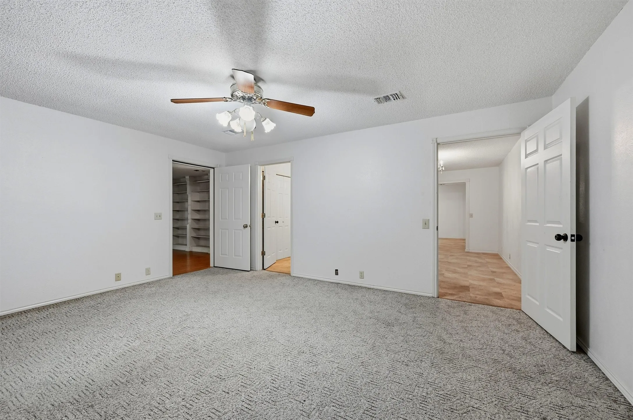 Single Family Residence For Sale in Grayson County , 3721 Rock Creek Road, Whitesboro, Texas 76273, 4 Bedroom, 3 Bathroom, 2 Garage spaces, 2,910 Sqft, built in 2001, mls#21351768, Real Estate Agent in Whitesboro, Homes For Sale in Grayson county, Homes For Sale in Whitesboro, Realtor in Whitesboro Texas, Real Estate Brokerage Independent Realty Texas, Luminita Cordes Realtor