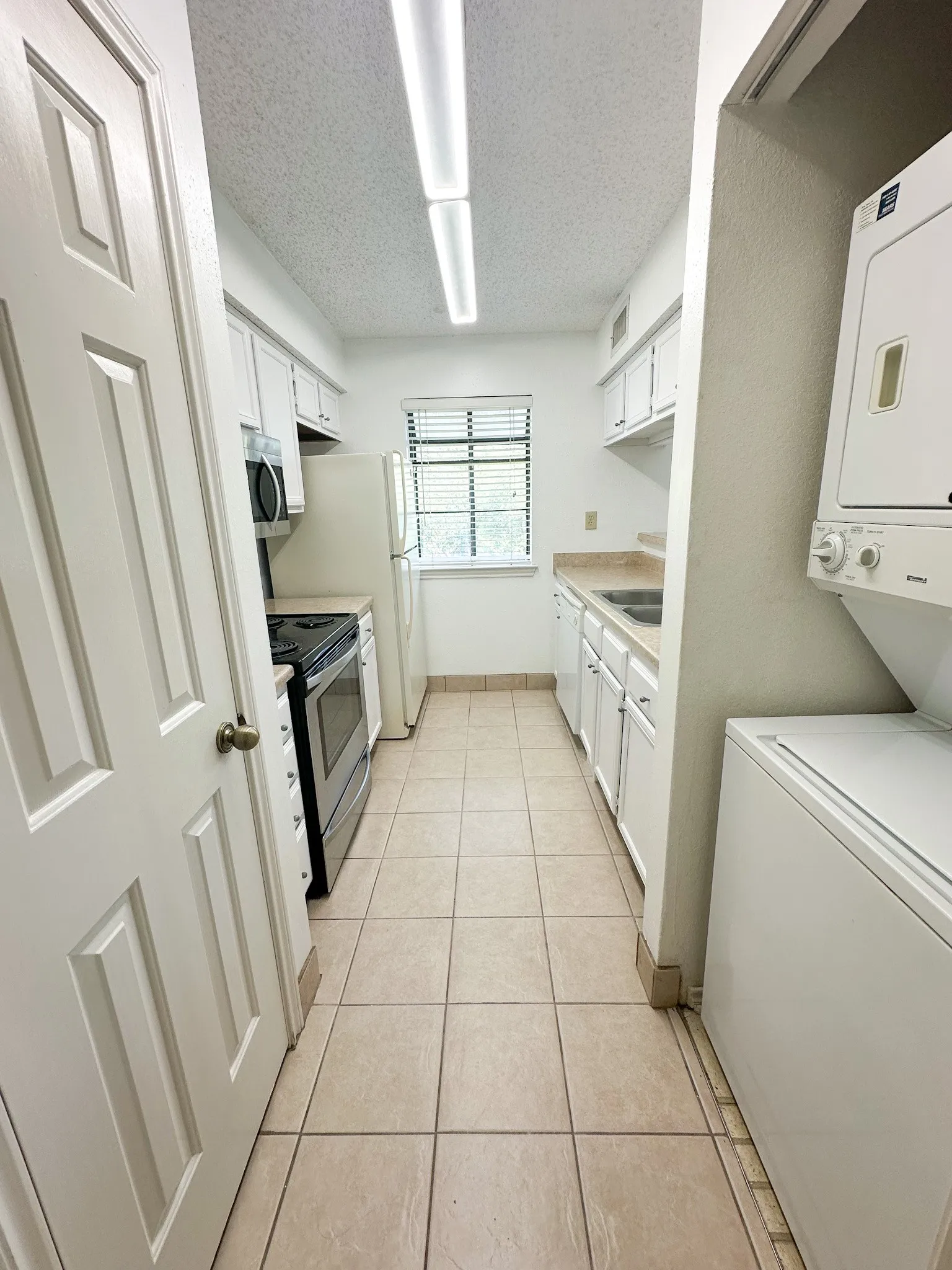 Condominium For Rent in Dallas County , 16301 Ledgemont Lane 273B, Addison, Texas 75001, 1 Bedroom, 1 Bathroom, Garage spaces, 696 Sqft, built in 1982, mls#21355649, Real Estate Agent in Addison, Homes For Rent in Dallas county, Homes For Rent in Addison, Realtor in Addison Texas, Real Estate Brokerage Independent Realty Texas, Luminita Cordes Realtor