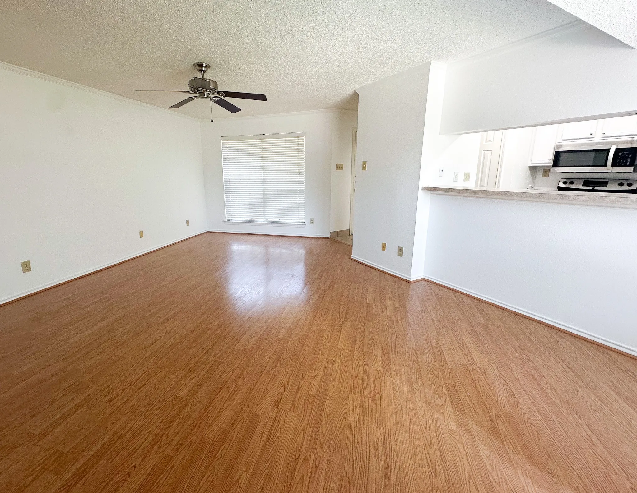 Condominium For Rent in Dallas County , 16301 Ledgemont Lane 273B, Addison, Texas 75001, 1 Bedroom, 1 Bathroom, Garage spaces, 696 Sqft, built in 1982, mls#21355649, Real Estate Agent in Addison, Homes For Rent in Dallas county, Homes For Rent in Addison, Realtor in Addison Texas, Real Estate Brokerage Independent Realty Texas, Luminita Cordes Realtor