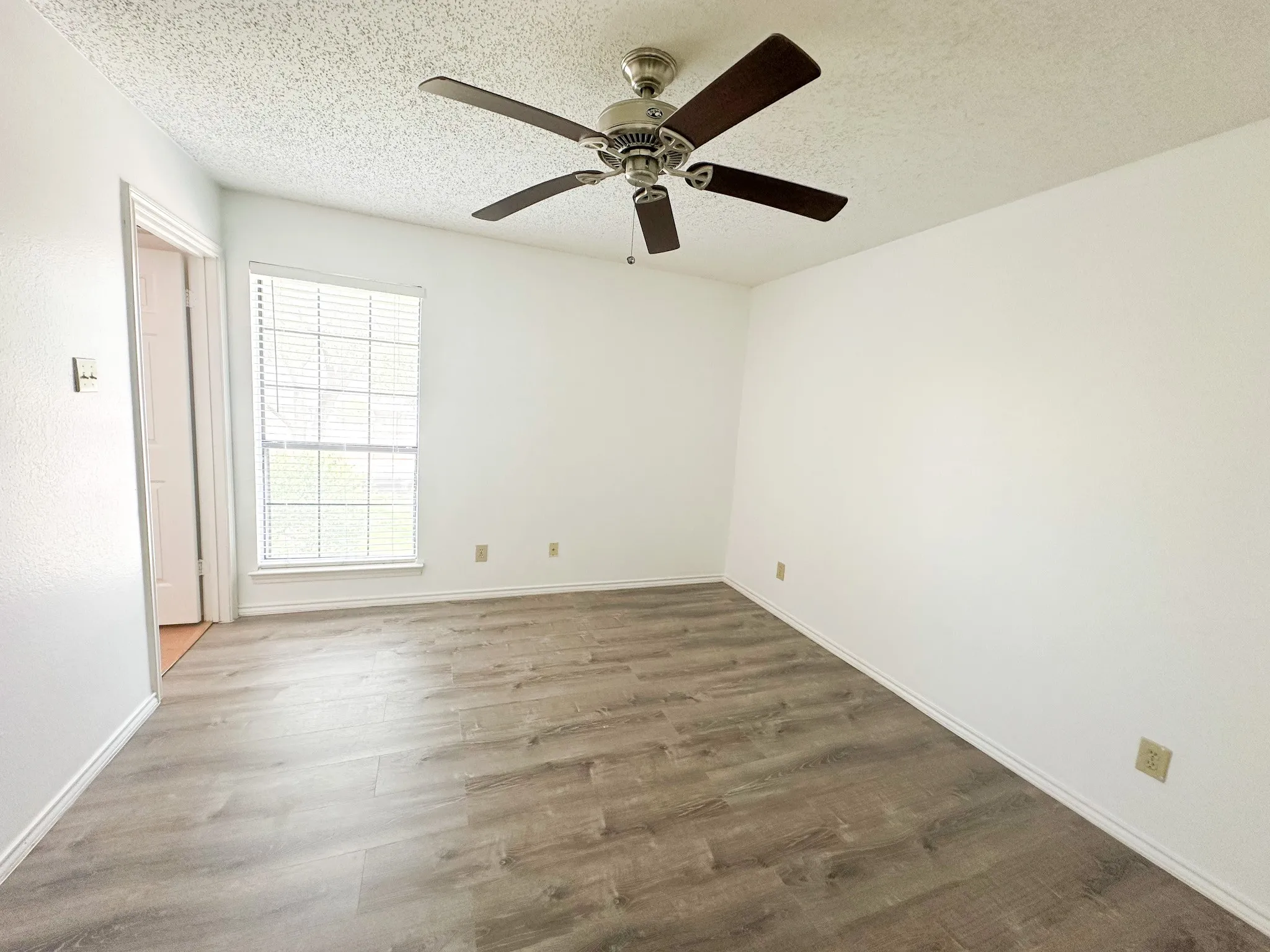 Condominium For Rent in Dallas County , 16301 Ledgemont Lane 273B, Addison, Texas 75001, 1 Bedroom, 1 Bathroom, Garage spaces, 696 Sqft, built in 1982, mls#21355649, Real Estate Agent in Addison, Homes For Rent in Dallas county, Homes For Rent in Addison, Realtor in Addison Texas, Real Estate Brokerage Independent Realty Texas, Luminita Cordes Realtor