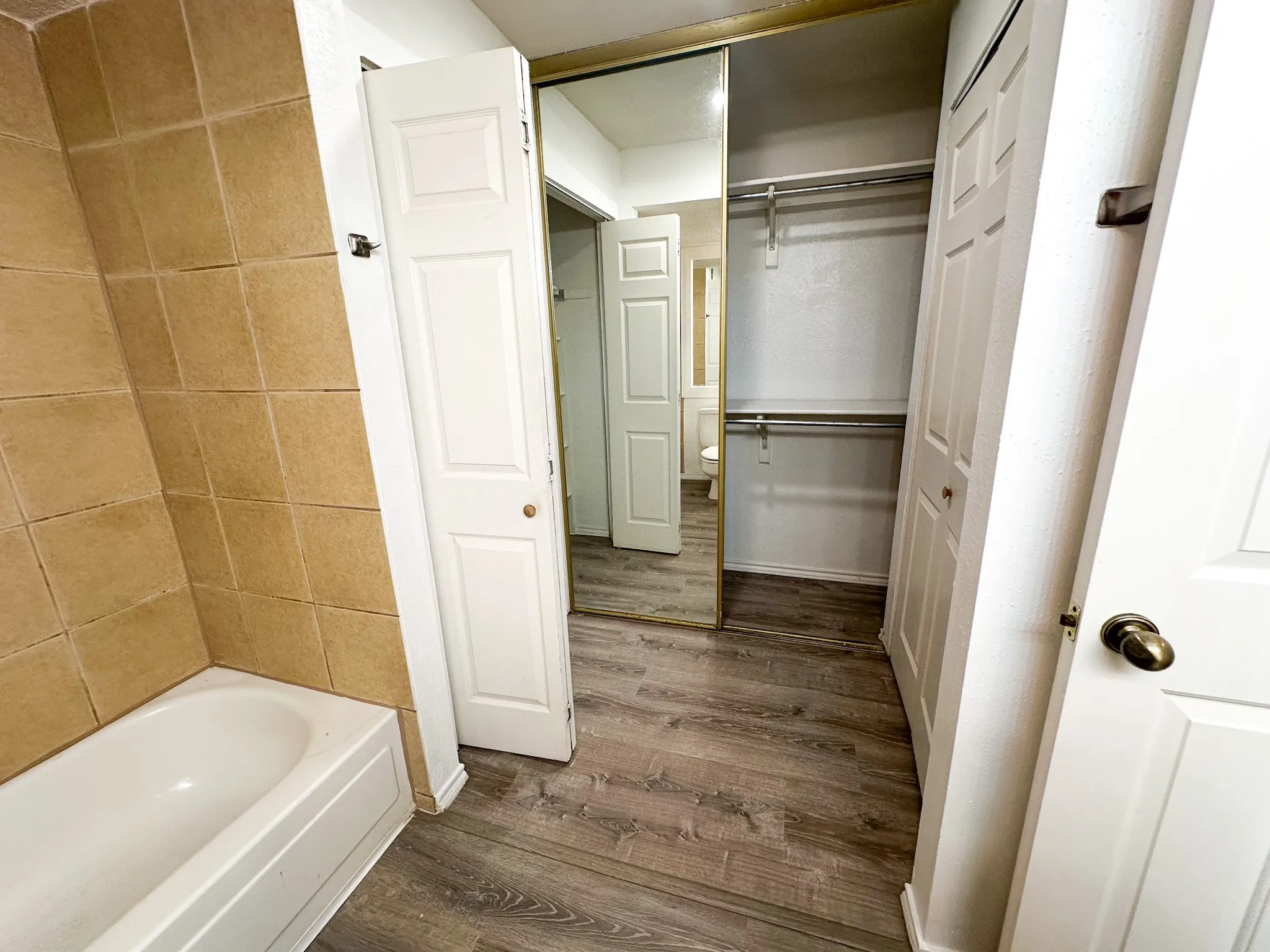 Condominium For Rent in Dallas County , 16301 Ledgemont Lane 273B, Addison, Texas 75001, 1 Bedroom, 1 Bathroom, Garage spaces, 696 Sqft, built in 1982, mls#21355649, Real Estate Agent in Addison, Homes For Rent in Dallas county, Homes For Rent in Addison, Realtor in Addison Texas, Real Estate Brokerage Independent Realty Texas, Luminita Cordes Realtor