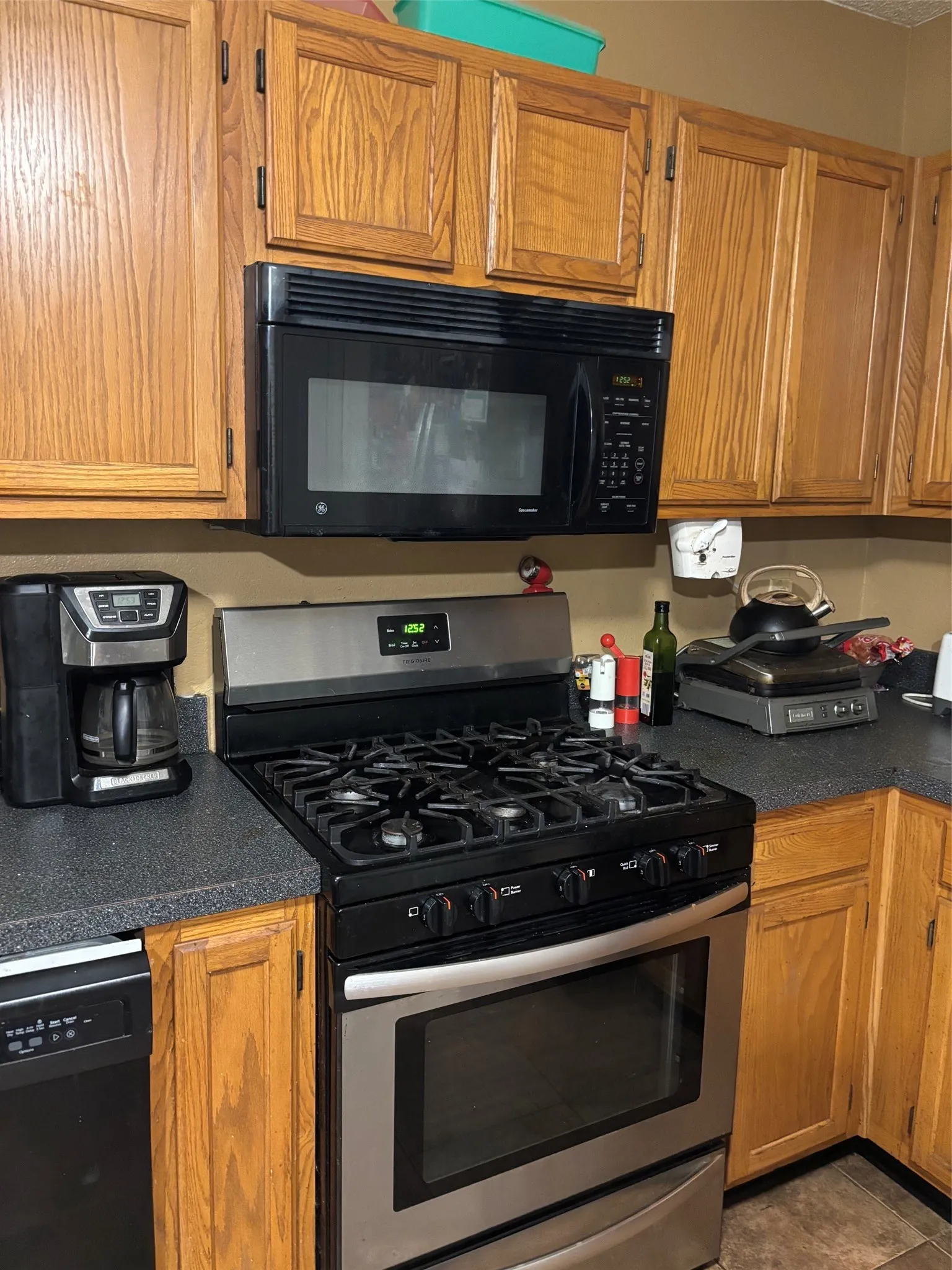 Single Family Residence For Sale in Dallas County , 4435 Mercer Street, Grand Prairie, Texas 75052, 3 Bedroom, 2 Bathroom, 2 Garage spaces, 1,738 Sqft, built in 1986, mls#21355650, Real Estate Agent in Grand Prairie, Homes For Sale in Dallas county, Homes For Sale in Grand Prairie, Realtor in Grand Prairie Texas, Real Estate Brokerage Independent Realty Texas, Luminita Cordes Realtor