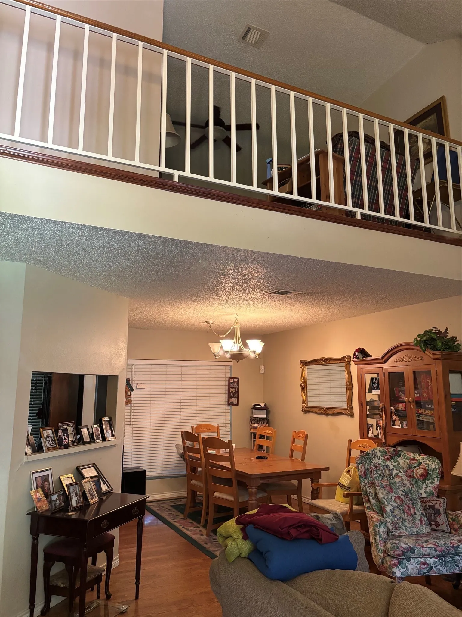 Single Family Residence For Sale in Dallas County , 4435 Mercer Street, Grand Prairie, Texas 75052, 3 Bedroom, 2 Bathroom, 2 Garage spaces, 1,738 Sqft, built in 1986, mls#21355650, Real Estate Agent in Grand Prairie, Homes For Sale in Dallas county, Homes For Sale in Grand Prairie, Realtor in Grand Prairie Texas, Real Estate Brokerage Independent Realty Texas, Luminita Cordes Realtor
