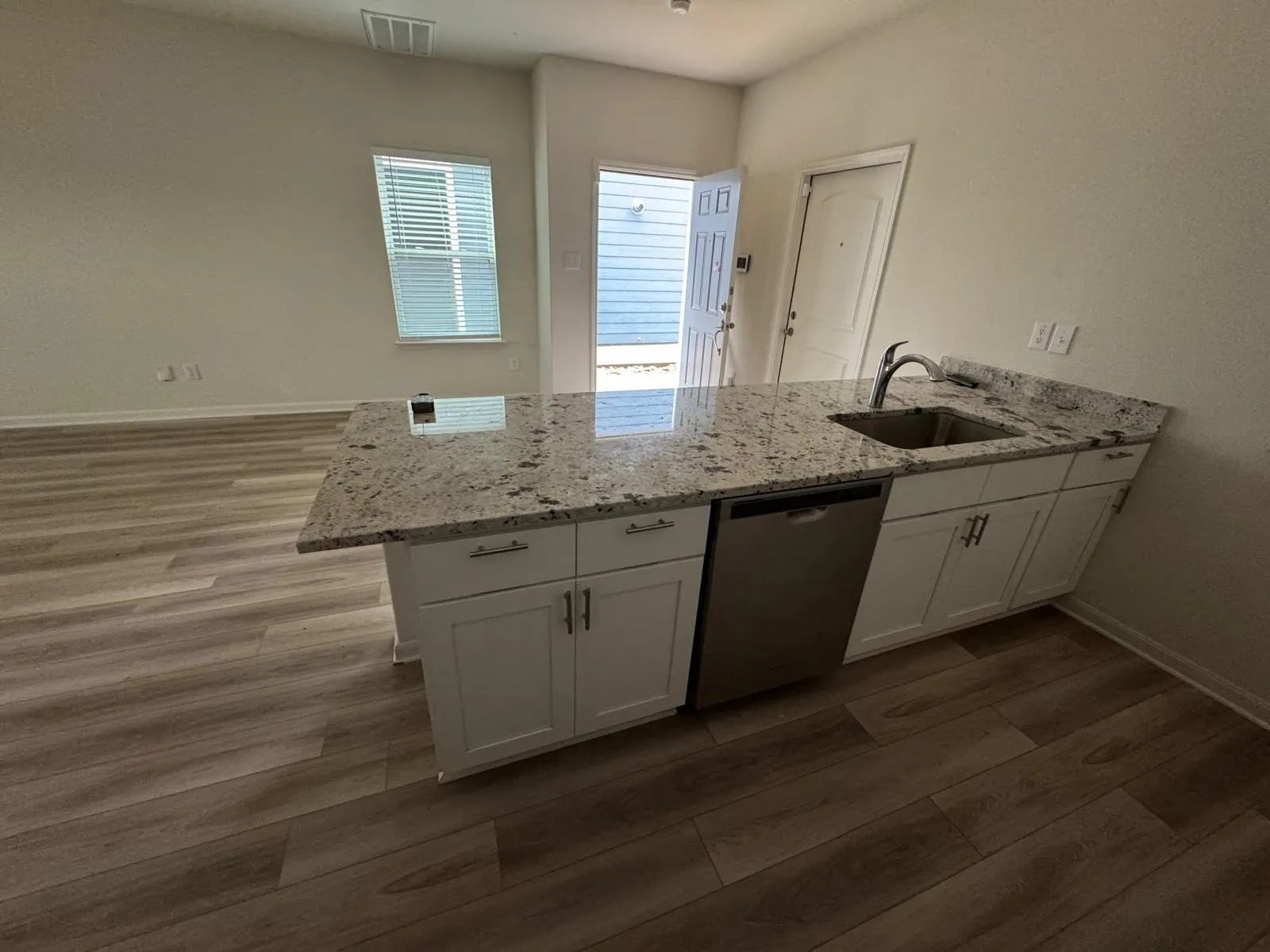 Single Family Residence For Rent in Collin County , 315 Marsh Lane, Princeton, Texas 75407, 3 Bedroom, 3 Bathroom, 2 Garage spaces, 1,586 Sqft, built in 2022, mls#21355654, Real Estate Agent in Princeton, Homes For Rent in Collin county, Homes For Rent in Princeton, Realtor in Princeton Texas, Real Estate Brokerage Independent Realty Texas, Luminita Cordes Realtor