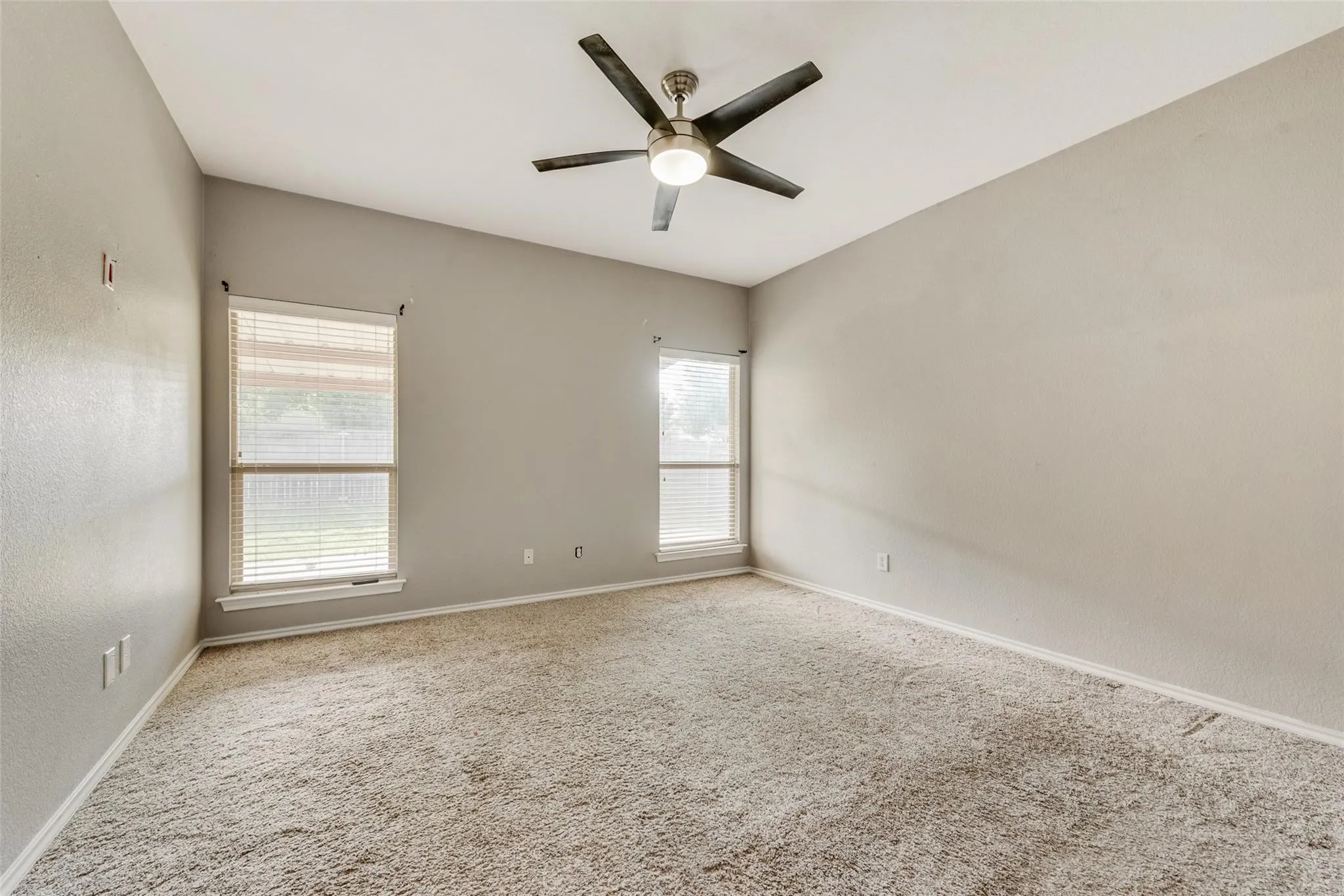 Single Family Residence For Rent in Tarrant County , 5160 Britton Ridge Lane, Fort Worth, Texas 76179, 3 Bedroom, 2 Bathroom, 2 Garage spaces, 1,425 Sqft, built in 2009, mls#21354865, Real Estate Agent in Fort Worth, Homes For Rent in Tarrant county, Homes For Rent in Fort Worth, Realtor in Fort Worth Texas, Real Estate Brokerage Independent Realty Texas, Luminita Cordes Realtor