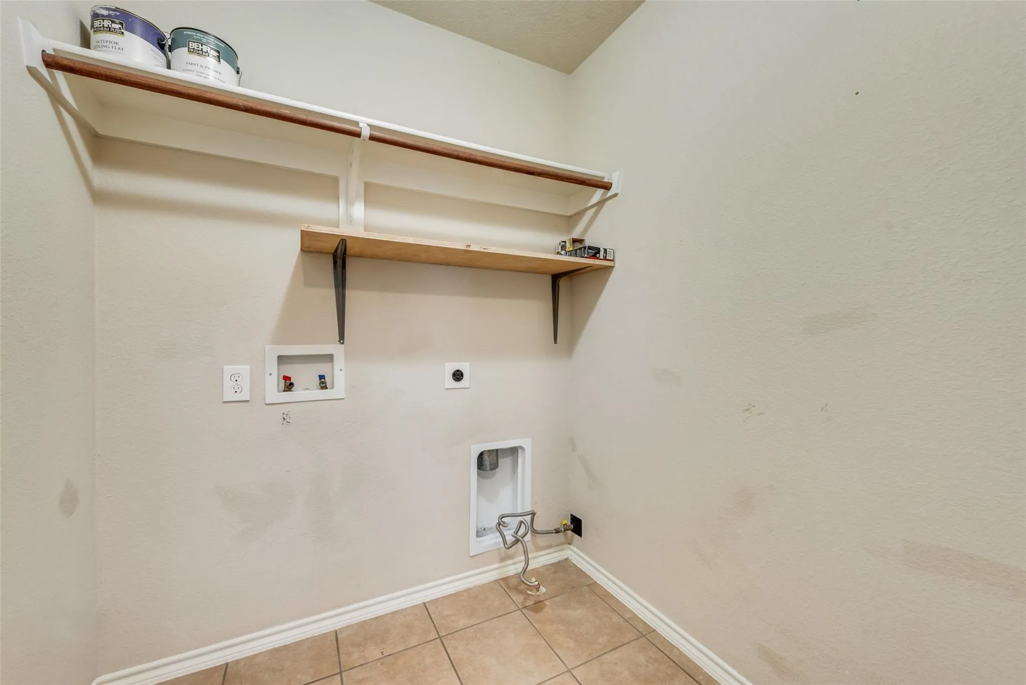 Single Family Residence For Rent in Tarrant County , 5160 Britton Ridge Lane, Fort Worth, Texas 76179, 3 Bedroom, 2 Bathroom, 2 Garage spaces, 1,425 Sqft, built in 2009, mls#21354865, Real Estate Agent in Fort Worth, Homes For Rent in Tarrant county, Homes For Rent in Fort Worth, Realtor in Fort Worth Texas, Real Estate Brokerage Independent Realty Texas, Luminita Cordes Realtor