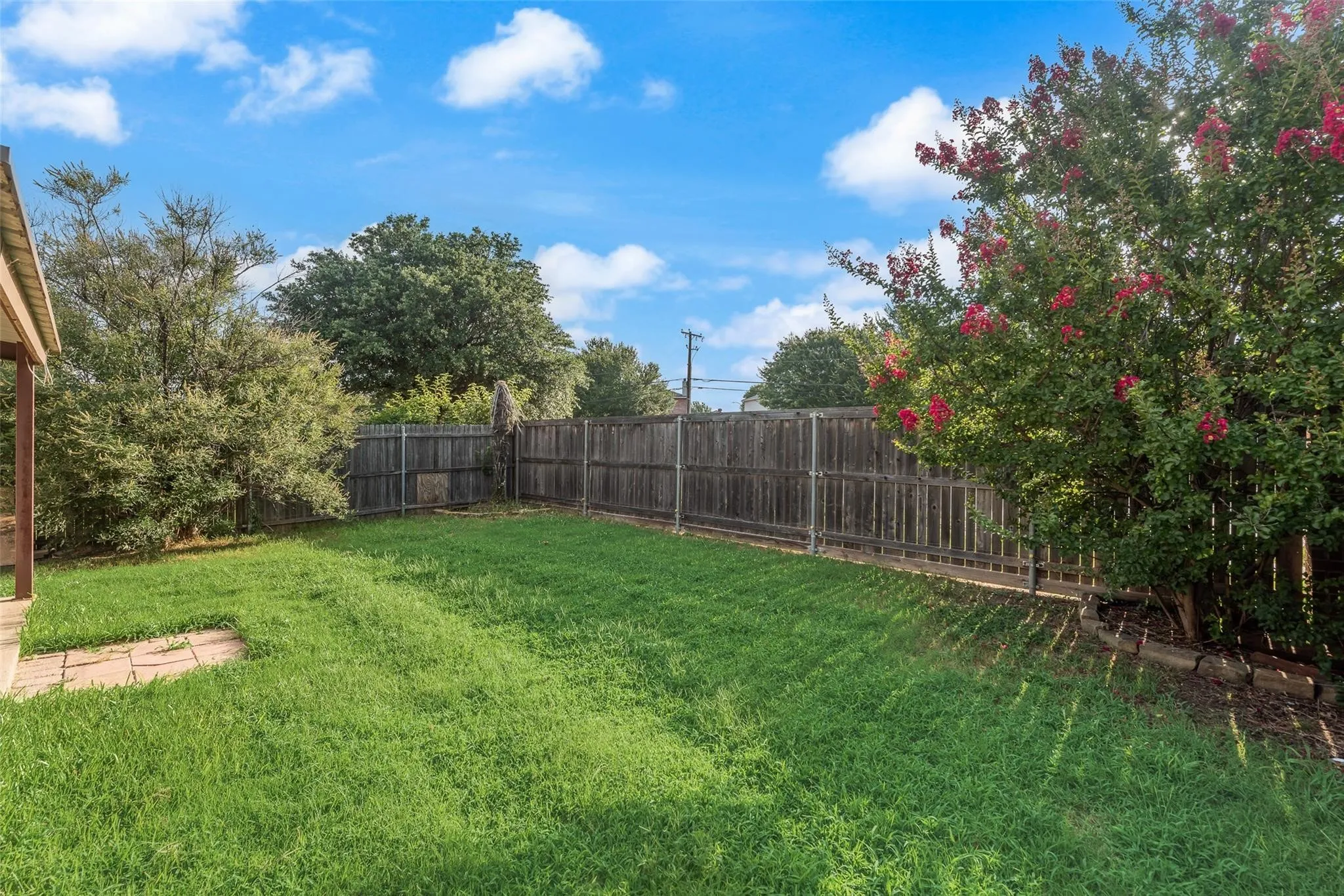 Single Family Residence For Rent in Tarrant County , 5160 Britton Ridge Lane, Fort Worth, Texas 76179, 3 Bedroom, 2 Bathroom, 2 Garage spaces, 1,425 Sqft, built in 2009, mls#21354865, Real Estate Agent in Fort Worth, Homes For Rent in Tarrant county, Homes For Rent in Fort Worth, Realtor in Fort Worth Texas, Real Estate Brokerage Independent Realty Texas, Luminita Cordes Realtor