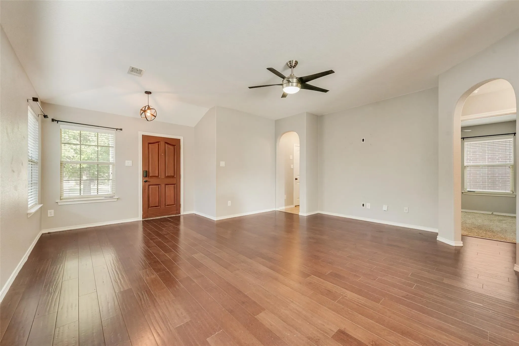 Single Family Residence For Rent in Tarrant County , 5160 Britton Ridge Lane, Fort Worth, Texas 76179, 3 Bedroom, 2 Bathroom, 2 Garage spaces, 1,425 Sqft, built in 2009, mls#21354865, Real Estate Agent in Fort Worth, Homes For Rent in Tarrant county, Homes For Rent in Fort Worth, Realtor in Fort Worth Texas, Real Estate Brokerage Independent Realty Texas, Luminita Cordes Realtor
