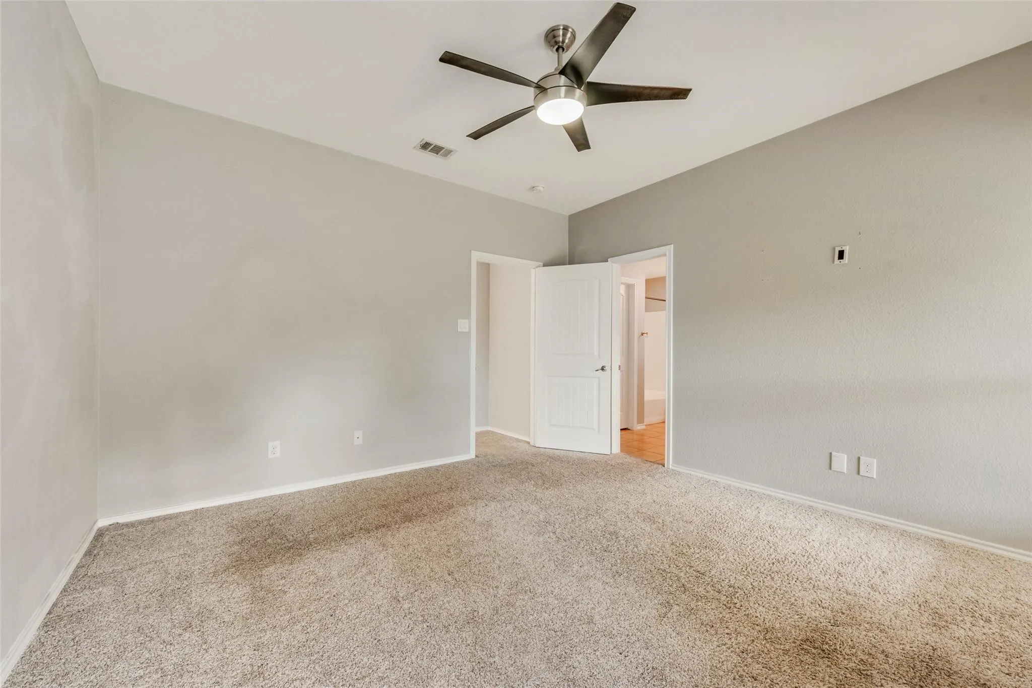 Single Family Residence For Rent in Tarrant County , 5160 Britton Ridge Lane, Fort Worth, Texas 76179, 3 Bedroom, 2 Bathroom, 2 Garage spaces, 1,425 Sqft, built in 2009, mls#21354865, Real Estate Agent in Fort Worth, Homes For Rent in Tarrant county, Homes For Rent in Fort Worth, Realtor in Fort Worth Texas, Real Estate Brokerage Independent Realty Texas, Luminita Cordes Realtor