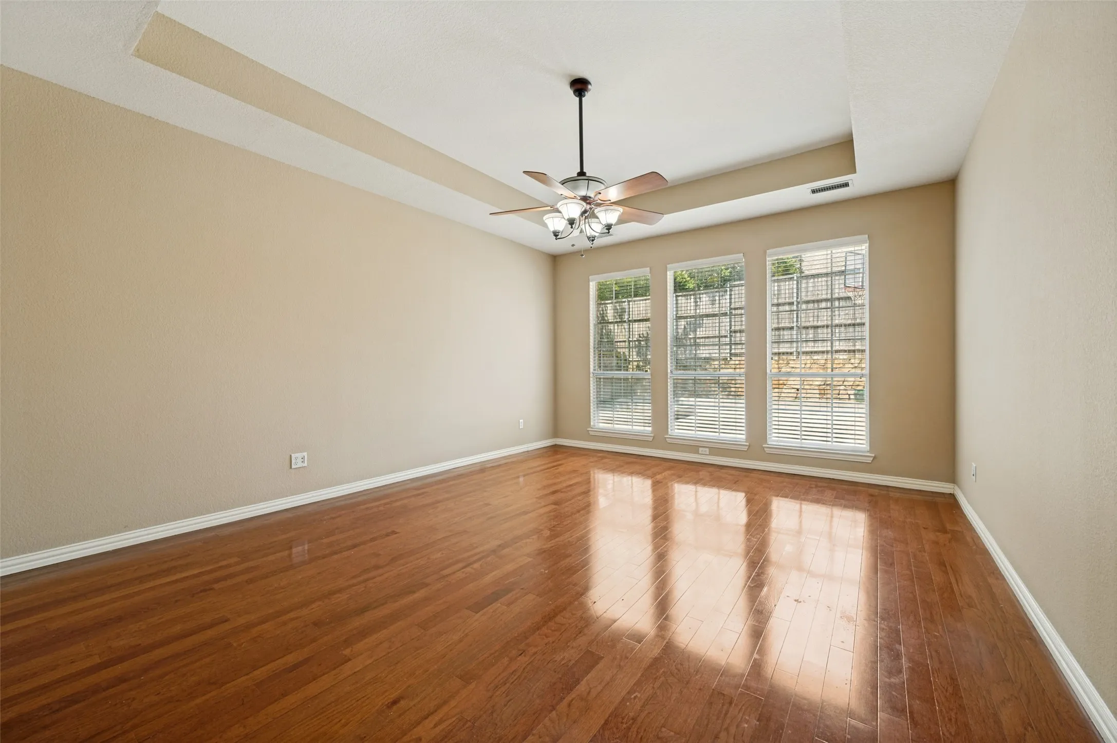 Single Family Residence For Rent in Collin County , 3013 Brookvale Drive, Richardson, Texas 75082, 5 Bedroom, 4 Bathroom, 3 Garage spaces, 3,863 Sqft, built in 2002, mls#21342556, Real Estate Agent in Richardson, Homes For Rent in Collin county, Homes For Rent in Richardson, Realtor in Richardson Texas, Real Estate Brokerage Independent Realty Texas, Luminita Cordes Realtor