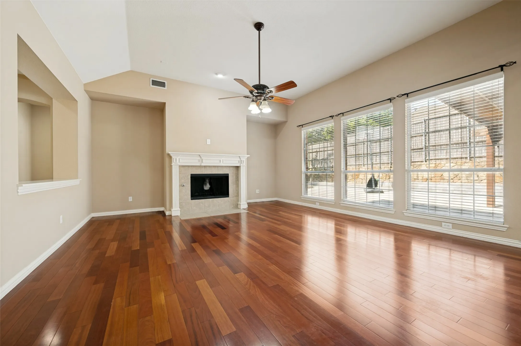 Single Family Residence For Rent in Collin County , 3013 Brookvale Drive, Richardson, Texas 75082, 5 Bedroom, 4 Bathroom, 3 Garage spaces, 3,863 Sqft, built in 2002, mls#21342556, Real Estate Agent in Richardson, Homes For Rent in Collin county, Homes For Rent in Richardson, Realtor in Richardson Texas, Real Estate Brokerage Independent Realty Texas, Luminita Cordes Realtor