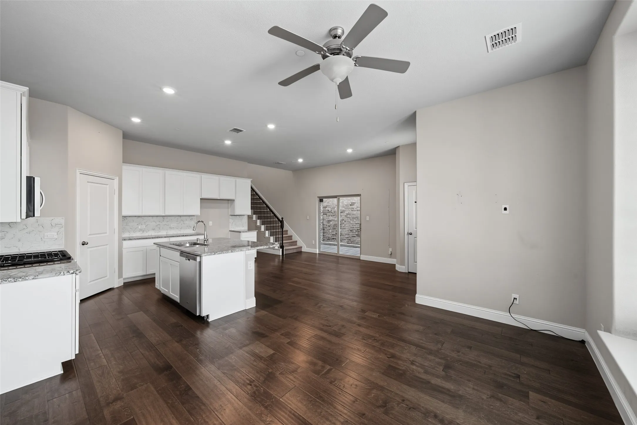 Single Family Residence For Rent in Dallas County , 7513 Sunset Boulevard, Rowlett, Texas 75088, 3 Bedroom, 3 Bathroom, 2 Garage spaces, 2,016 Sqft, built in 2019, mls#21355593, Real Estate Agent in Rowlett, Homes For Rent in Dallas county, Homes For Rent in Rowlett, Realtor in Rowlett Texas, Real Estate Brokerage Independent Realty Texas, Luminita Cordes Realtor