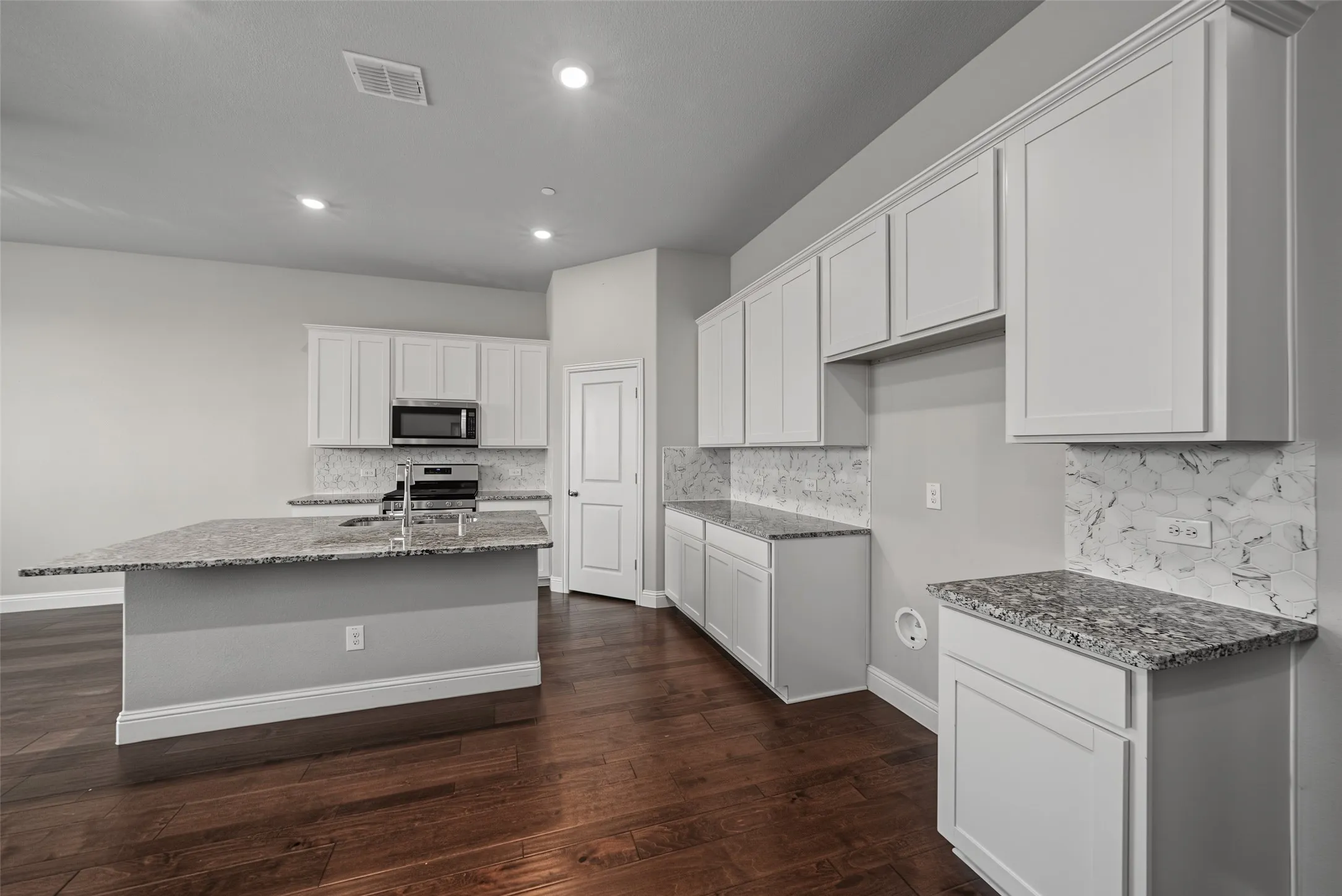 Single Family Residence For Rent in Dallas County , 7513 Sunset Boulevard, Rowlett, Texas 75088, 3 Bedroom, 3 Bathroom, 2 Garage spaces, 2,016 Sqft, built in 2019, mls#21355593, Real Estate Agent in Rowlett, Homes For Rent in Dallas county, Homes For Rent in Rowlett, Realtor in Rowlett Texas, Real Estate Brokerage Independent Realty Texas, Luminita Cordes Realtor