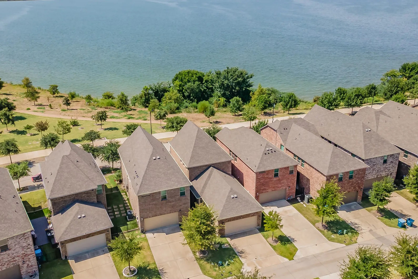Single Family Residence For Rent in Dallas County , 7513 Sunset Boulevard, Rowlett, Texas 75088, 3 Bedroom, 3 Bathroom, 2 Garage spaces, 2,016 Sqft, built in 2019, mls#21355593, Real Estate Agent in Rowlett, Homes For Rent in Dallas county, Homes For Rent in Rowlett, Realtor in Rowlett Texas, Real Estate Brokerage Independent Realty Texas, Luminita Cordes Realtor