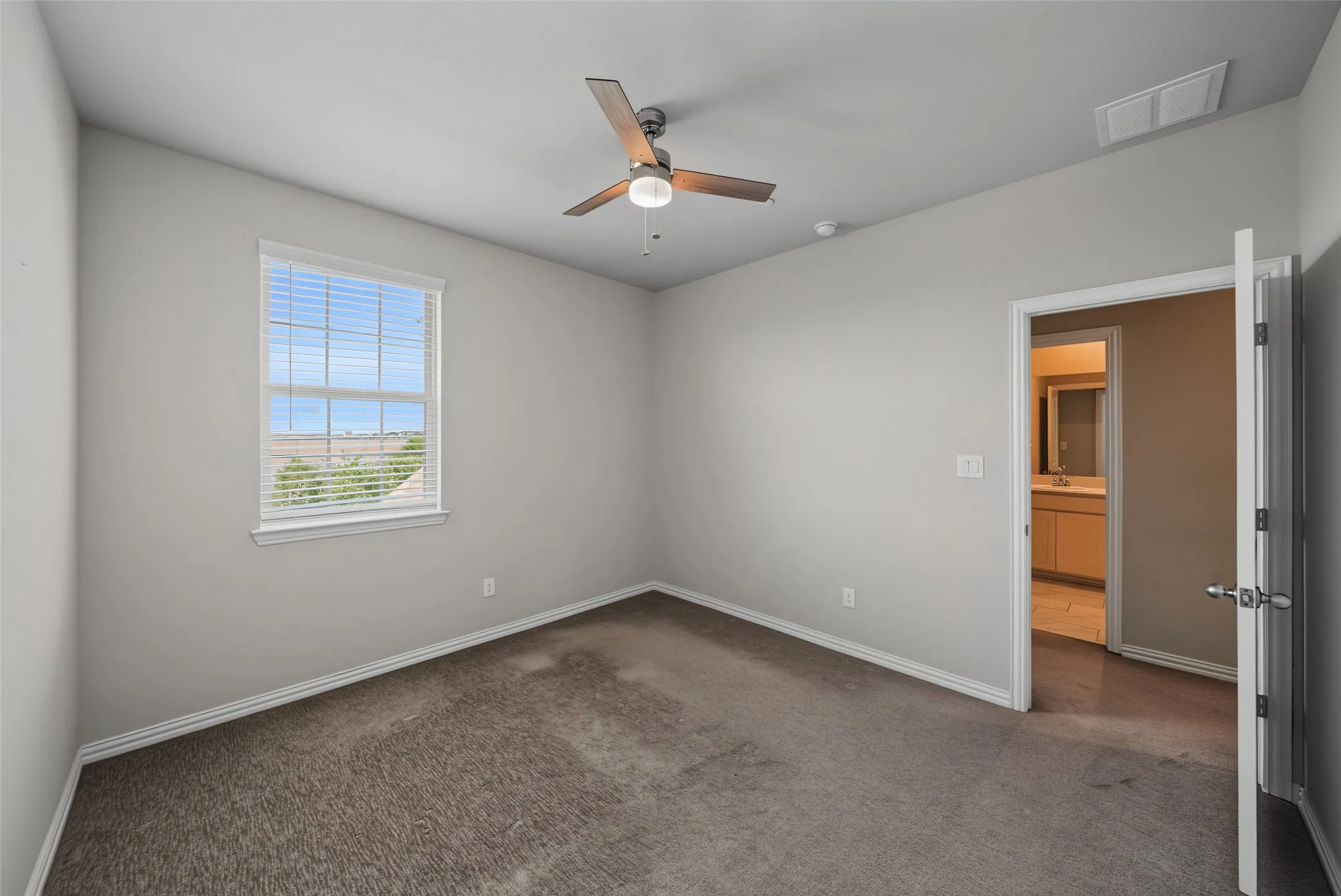 Single Family Residence For Rent in Dallas County , 7513 Sunset Boulevard, Rowlett, Texas 75088, 3 Bedroom, 3 Bathroom, 2 Garage spaces, 2,016 Sqft, built in 2019, mls#21355593, Real Estate Agent in Rowlett, Homes For Rent in Dallas county, Homes For Rent in Rowlett, Realtor in Rowlett Texas, Real Estate Brokerage Independent Realty Texas, Luminita Cordes Realtor