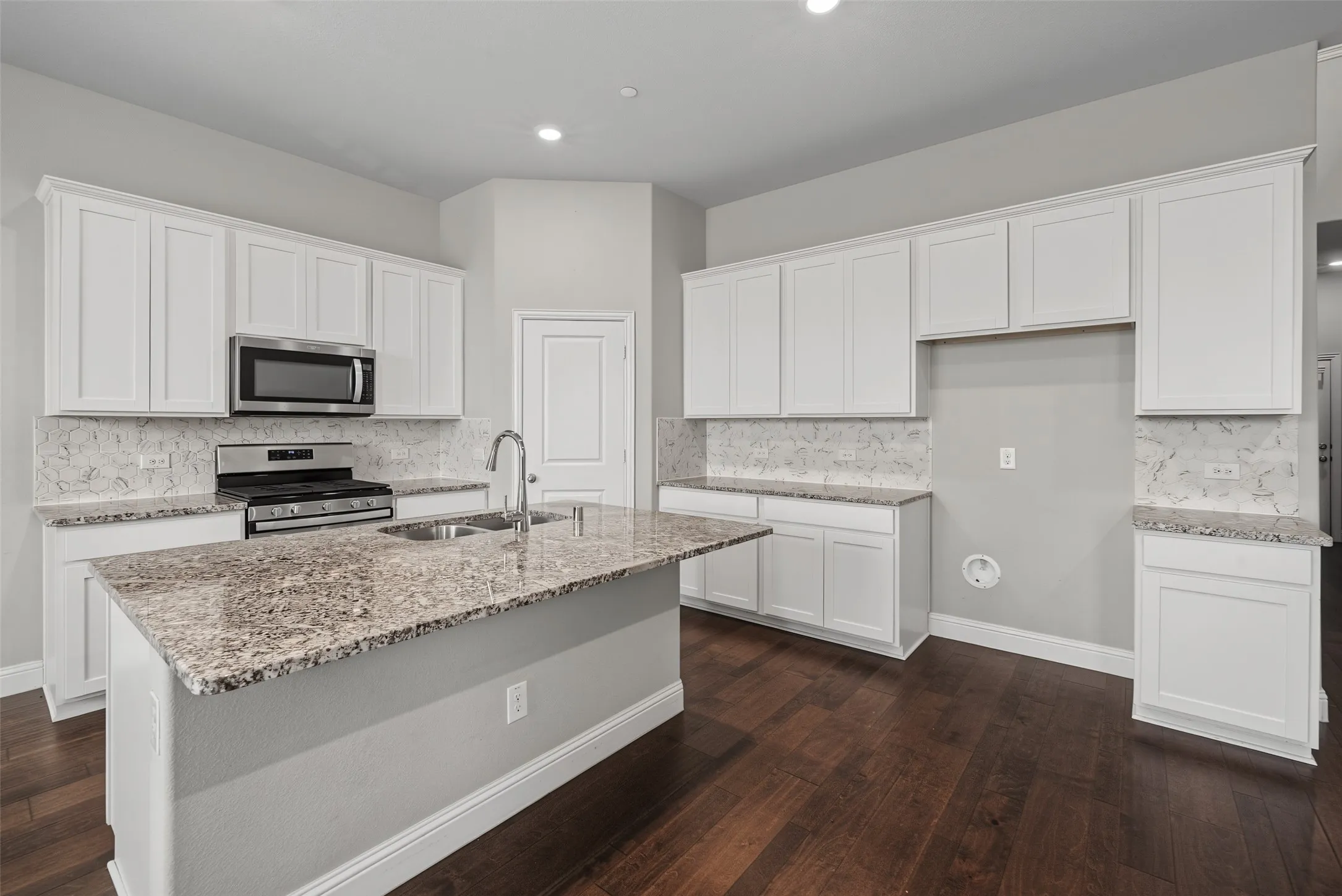 Single Family Residence For Rent in Dallas County , 7513 Sunset Boulevard, Rowlett, Texas 75088, 3 Bedroom, 3 Bathroom, 2 Garage spaces, 2,016 Sqft, built in 2019, mls#21355593, Real Estate Agent in Rowlett, Homes For Rent in Dallas county, Homes For Rent in Rowlett, Realtor in Rowlett Texas, Real Estate Brokerage Independent Realty Texas, Luminita Cordes Realtor