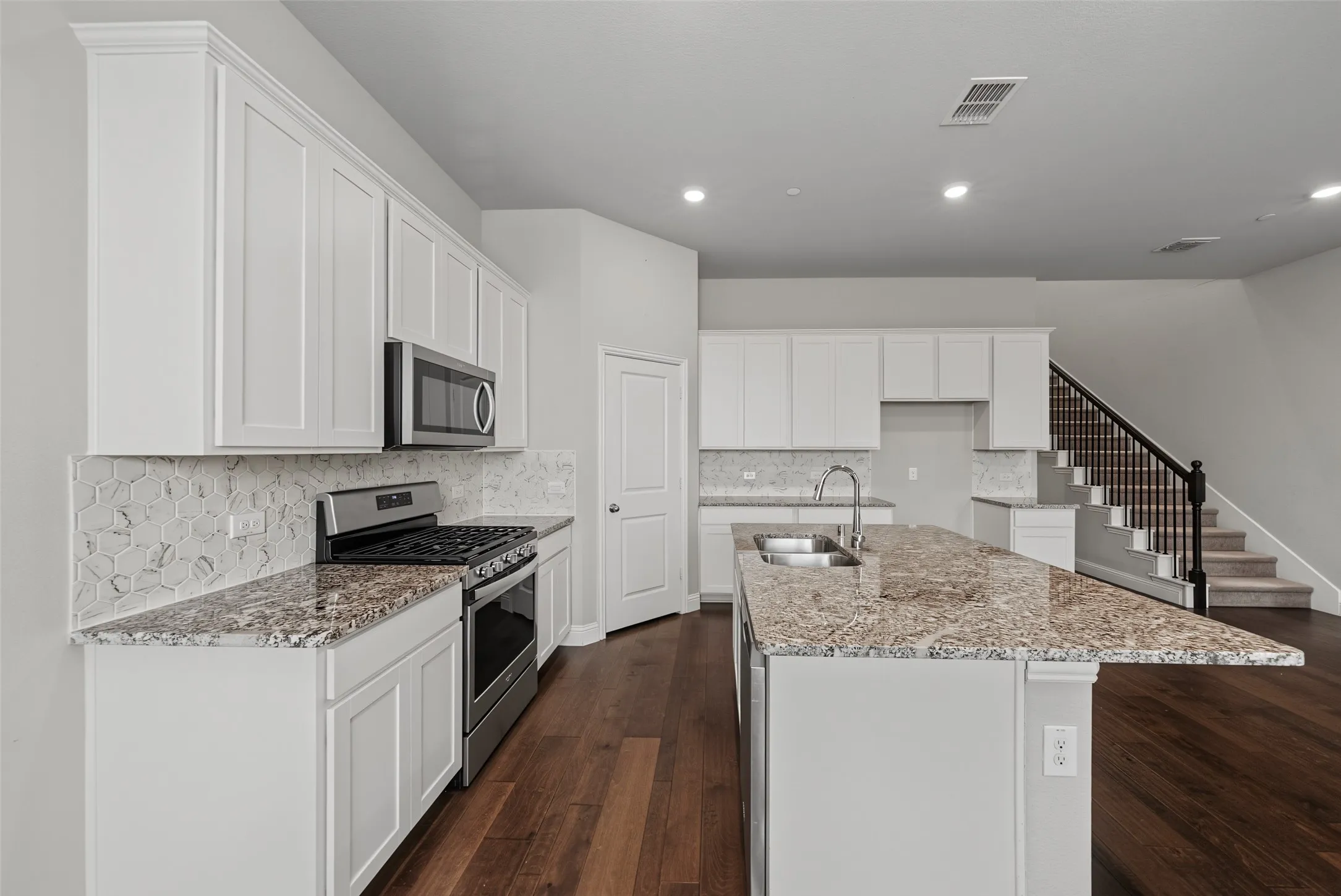 Single Family Residence For Rent in Dallas County , 7513 Sunset Boulevard, Rowlett, Texas 75088, 3 Bedroom, 3 Bathroom, 2 Garage spaces, 2,016 Sqft, built in 2019, mls#21355593, Real Estate Agent in Rowlett, Homes For Rent in Dallas county, Homes For Rent in Rowlett, Realtor in Rowlett Texas, Real Estate Brokerage Independent Realty Texas, Luminita Cordes Realtor