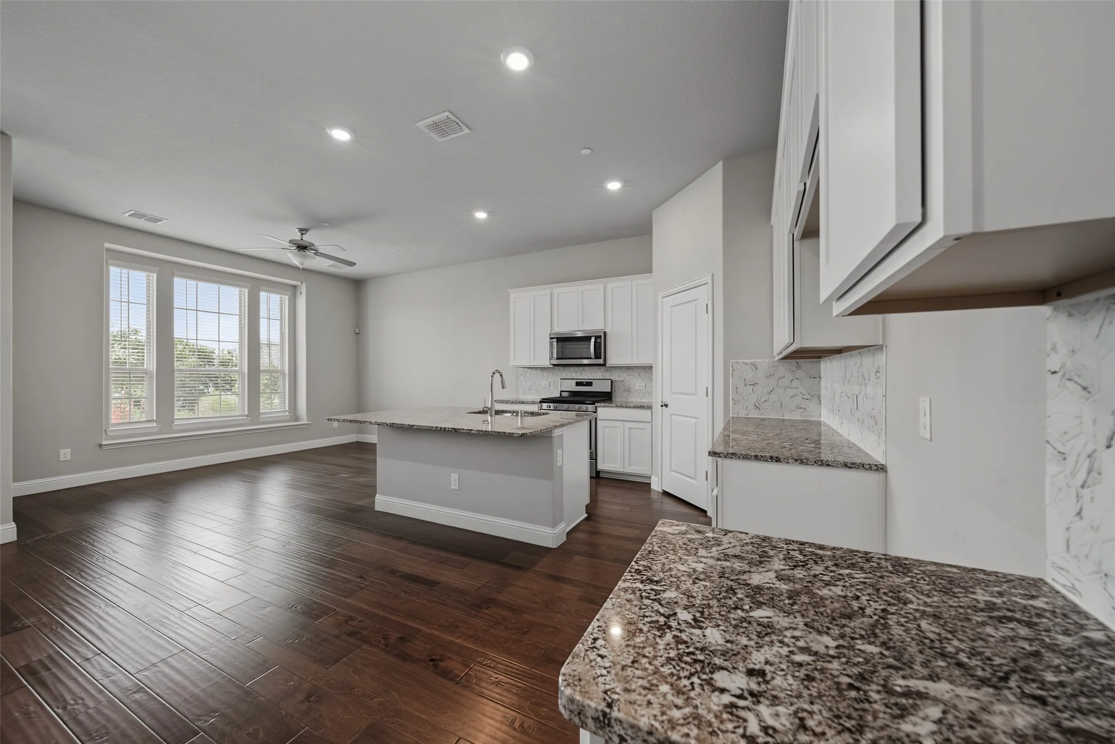 Single Family Residence For Rent in Dallas County , 7513 Sunset Boulevard, Rowlett, Texas 75088, 3 Bedroom, 3 Bathroom, 2 Garage spaces, 2,016 Sqft, built in 2019, mls#21355593, Real Estate Agent in Rowlett, Homes For Rent in Dallas county, Homes For Rent in Rowlett, Realtor in Rowlett Texas, Real Estate Brokerage Independent Realty Texas, Luminita Cordes Realtor