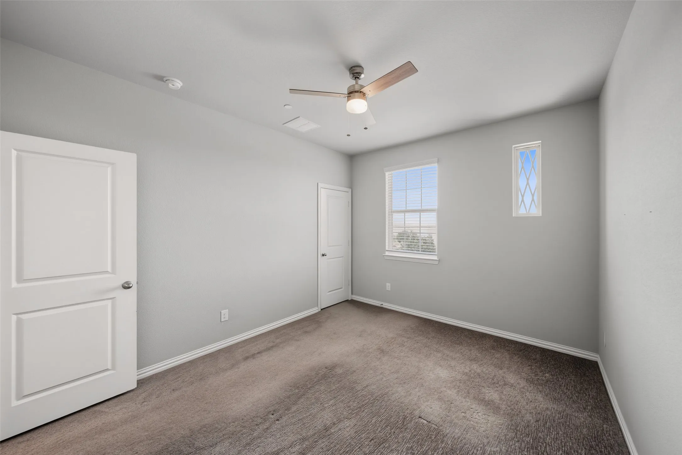 Single Family Residence For Rent in Dallas County , 7513 Sunset Boulevard, Rowlett, Texas 75088, 3 Bedroom, 3 Bathroom, 2 Garage spaces, 2,016 Sqft, built in 2019, mls#21355593, Real Estate Agent in Rowlett, Homes For Rent in Dallas county, Homes For Rent in Rowlett, Realtor in Rowlett Texas, Real Estate Brokerage Independent Realty Texas, Luminita Cordes Realtor
