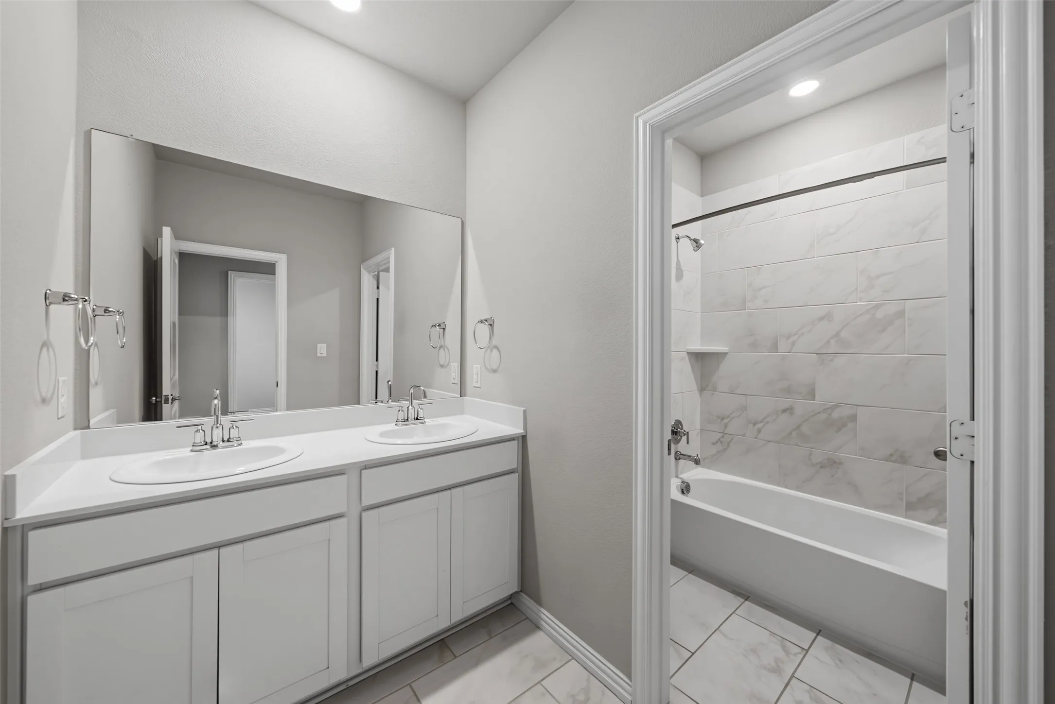 Single Family Residence For Rent in Dallas County , 7513 Sunset Boulevard, Rowlett, Texas 75088, 3 Bedroom, 3 Bathroom, 2 Garage spaces, 2,016 Sqft, built in 2019, mls#21355593, Real Estate Agent in Rowlett, Homes For Rent in Dallas county, Homes For Rent in Rowlett, Realtor in Rowlett Texas, Real Estate Brokerage Independent Realty Texas, Luminita Cordes Realtor