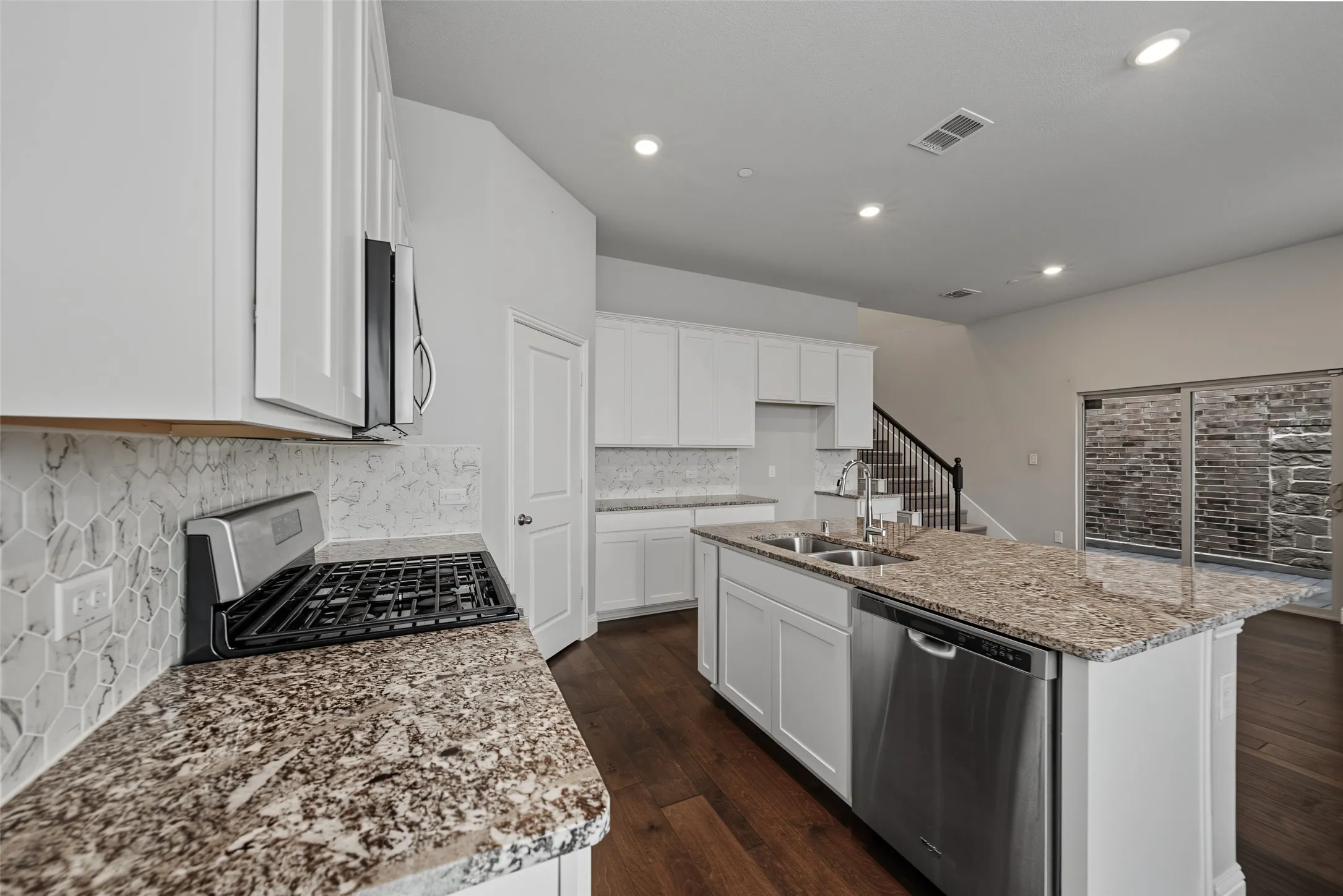 Single Family Residence For Rent in Dallas County , 7513 Sunset Boulevard, Rowlett, Texas 75088, 3 Bedroom, 3 Bathroom, 2 Garage spaces, 2,016 Sqft, built in 2019, mls#21355593, Real Estate Agent in Rowlett, Homes For Rent in Dallas county, Homes For Rent in Rowlett, Realtor in Rowlett Texas, Real Estate Brokerage Independent Realty Texas, Luminita Cordes Realtor