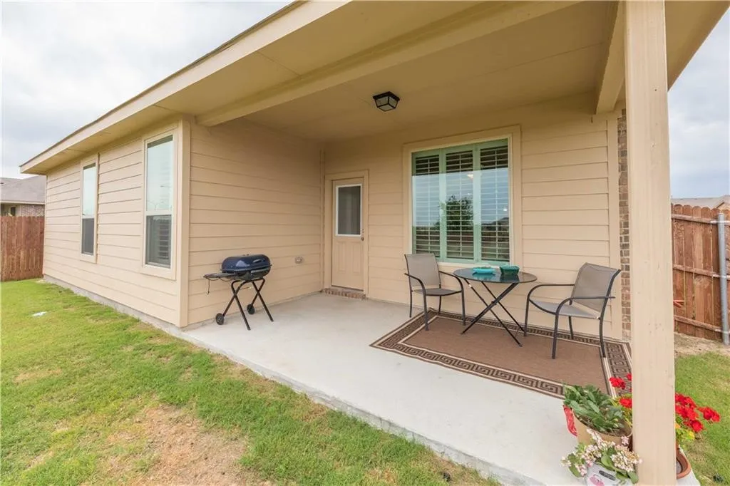 Single Family Residence For Rent in Tarrant County , 1716 Rio Penasco Drive, Fort Worth, Texas 76052, 3 Bedroom, 2 Bathroom, 2 Garage spaces, 1,696 Sqft, built in 2017, mls#21355667, Real Estate Agent in Fort Worth, Homes For Rent in Tarrant county, Homes For Rent in Fort Worth, Realtor in Fort Worth Texas, Real Estate Brokerage Independent Realty Texas, Luminita Cordes Realtor