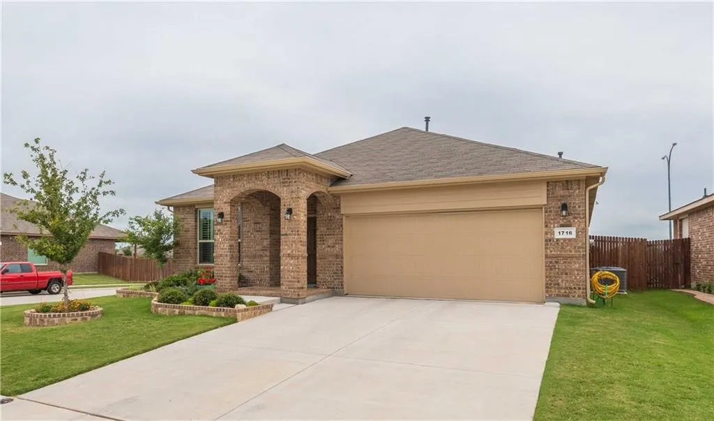 Single Family Residence For Rent in Tarrant County , 1716 Rio Penasco Drive, Fort Worth, Texas 76052, 3 Bedroom, 2 Bathroom, 2 Garage spaces, 1,696 Sqft, built in 2017, mls#21355667, Real Estate Agent in Fort Worth, Homes For Rent in Tarrant county, Homes For Rent in Fort Worth, Realtor in Fort Worth Texas, Real Estate Brokerage Independent Realty Texas, Luminita Cordes Realtor