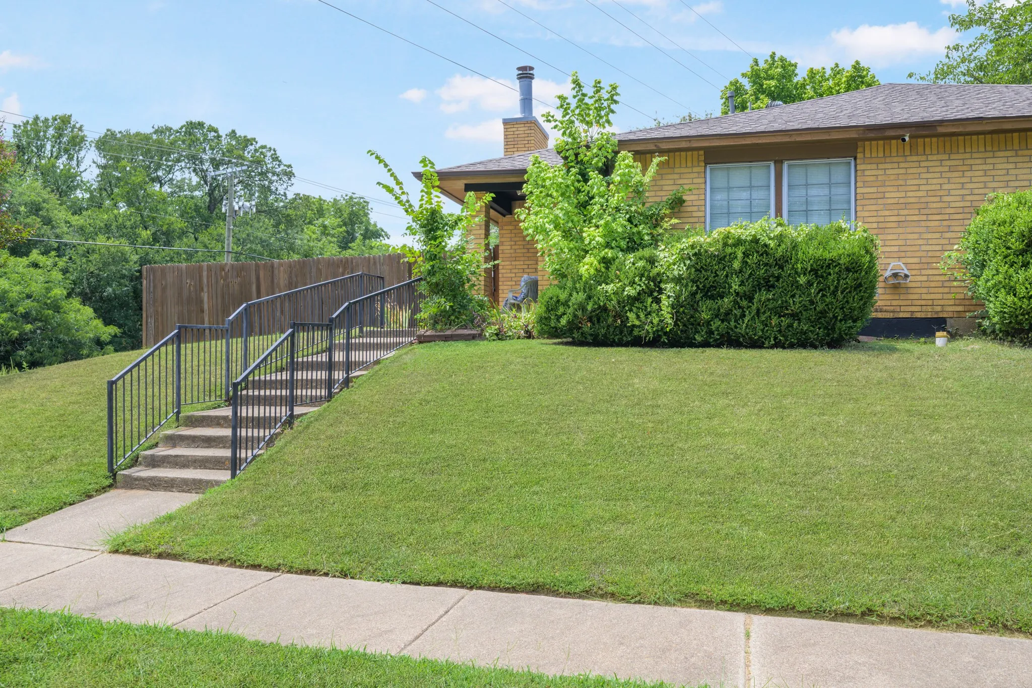 Single Family Residence For Sale in Tarrant County , 2114 Valleywood Drive, Arlington, Texas 76013, 2 Bedroom, 2 Bathroom, Garage spaces, 1,108 Sqft, built in 1980, mls#21353924, Real Estate Agent in Arlington, Homes For Sale in Tarrant county, Homes For Sale in Arlington, Realtor in Arlington Texas, Real Estate Brokerage Independent Realty Texas, Luminita Cordes Realtor