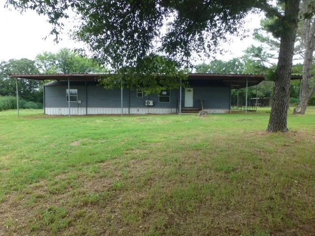 Mobile Home For Sale in Parker County , 119 Hayes Court, Springtown, Texas 76082, 2 Bedroom, 2 Bathroom, Garage spaces, 924 Sqft, built in 1985, mls#21355678, Real Estate Agent in Springtown, Homes For Sale in Parker county, Homes For Sale in Springtown, Realtor in Springtown Texas, Real Estate Brokerage Independent Realty Texas, Luminita Cordes Realtor