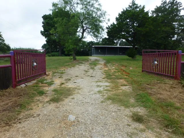 Mobile Home For Sale in Parker County , 119 Hayes Court, Springtown, Texas 76082, 2 Bedroom, 2 Bathroom, Garage spaces, 924 Sqft, built in 1985, mls#21355678, Real Estate Agent in Springtown, Homes For Sale in Parker county, Homes For Sale in Springtown, Realtor in Springtown Texas, Real Estate Brokerage Independent Realty Texas, Luminita Cordes Realtor