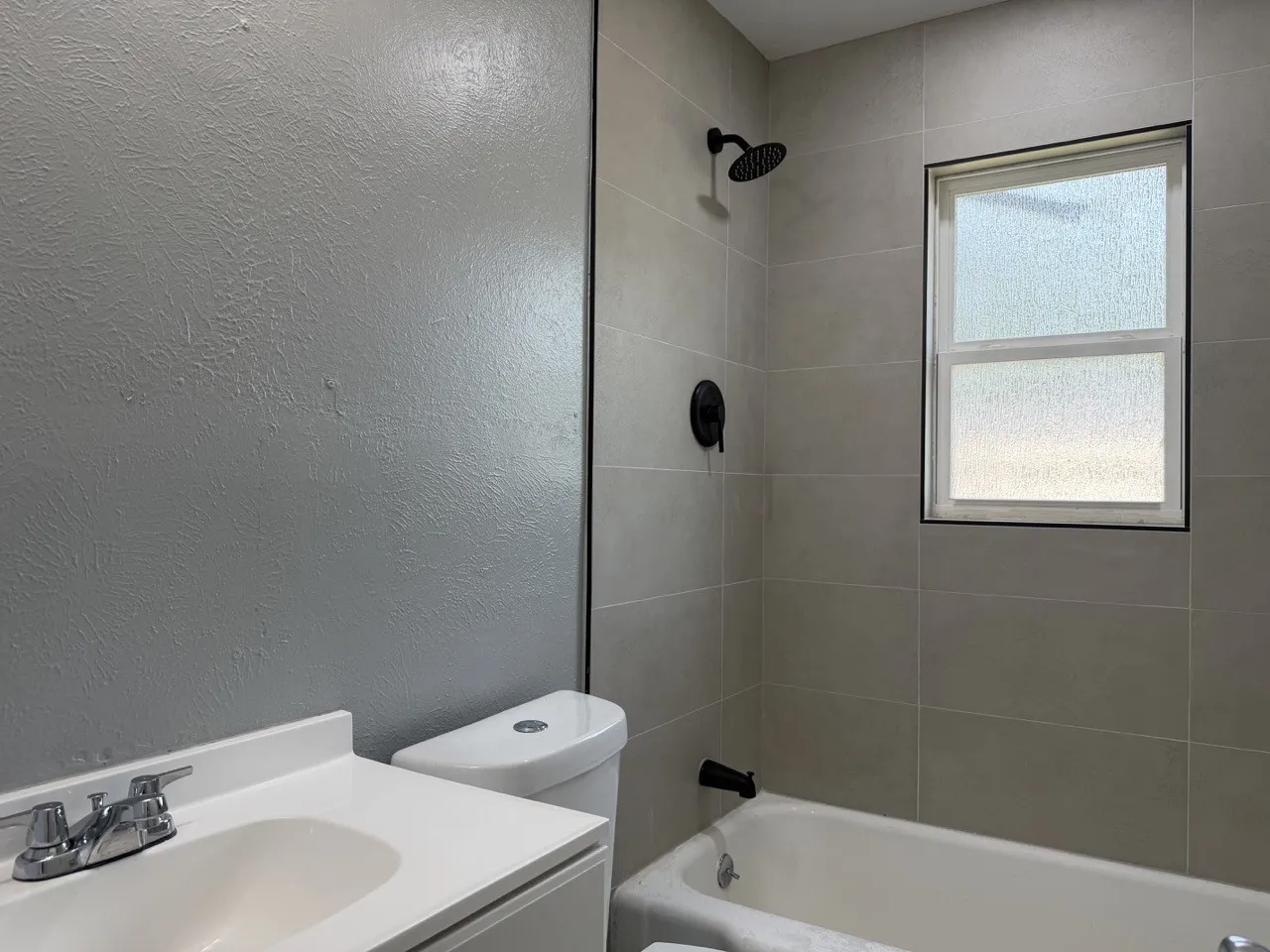 Duplex For Rent in Tarrant County , 2500 Normont Circle, Fort Worth, Texas 76103, 2 Bedroom, 1 Bathroom, 1 Garage spaces, 774 Sqft, built in 1954, mls#21349476, Real Estate Agent in Fort Worth, Homes For Rent in Tarrant county, Homes For Rent in Fort Worth, Realtor in Fort Worth Texas, Real Estate Brokerage Independent Realty Texas, Luminita Cordes Realtor