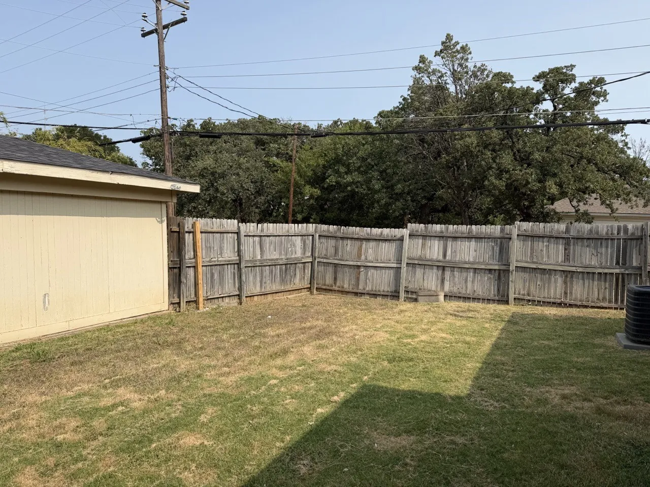 Duplex For Rent in Tarrant County , 2500 Normont Circle, Fort Worth, Texas 76103, 2 Bedroom, 1 Bathroom, 1 Garage spaces, 774 Sqft, built in 1954, mls#21349476, Real Estate Agent in Fort Worth, Homes For Rent in Tarrant county, Homes For Rent in Fort Worth, Realtor in Fort Worth Texas, Real Estate Brokerage Independent Realty Texas, Luminita Cordes Realtor