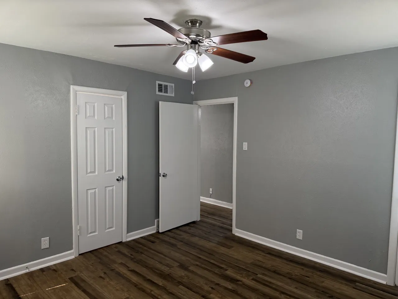 Duplex For Rent in Tarrant County , 2500 Normont Circle, Fort Worth, Texas 76103, 2 Bedroom, 1 Bathroom, 1 Garage spaces, 774 Sqft, built in 1954, mls#21349476, Real Estate Agent in Fort Worth, Homes For Rent in Tarrant county, Homes For Rent in Fort Worth, Realtor in Fort Worth Texas, Real Estate Brokerage Independent Realty Texas, Luminita Cordes Realtor