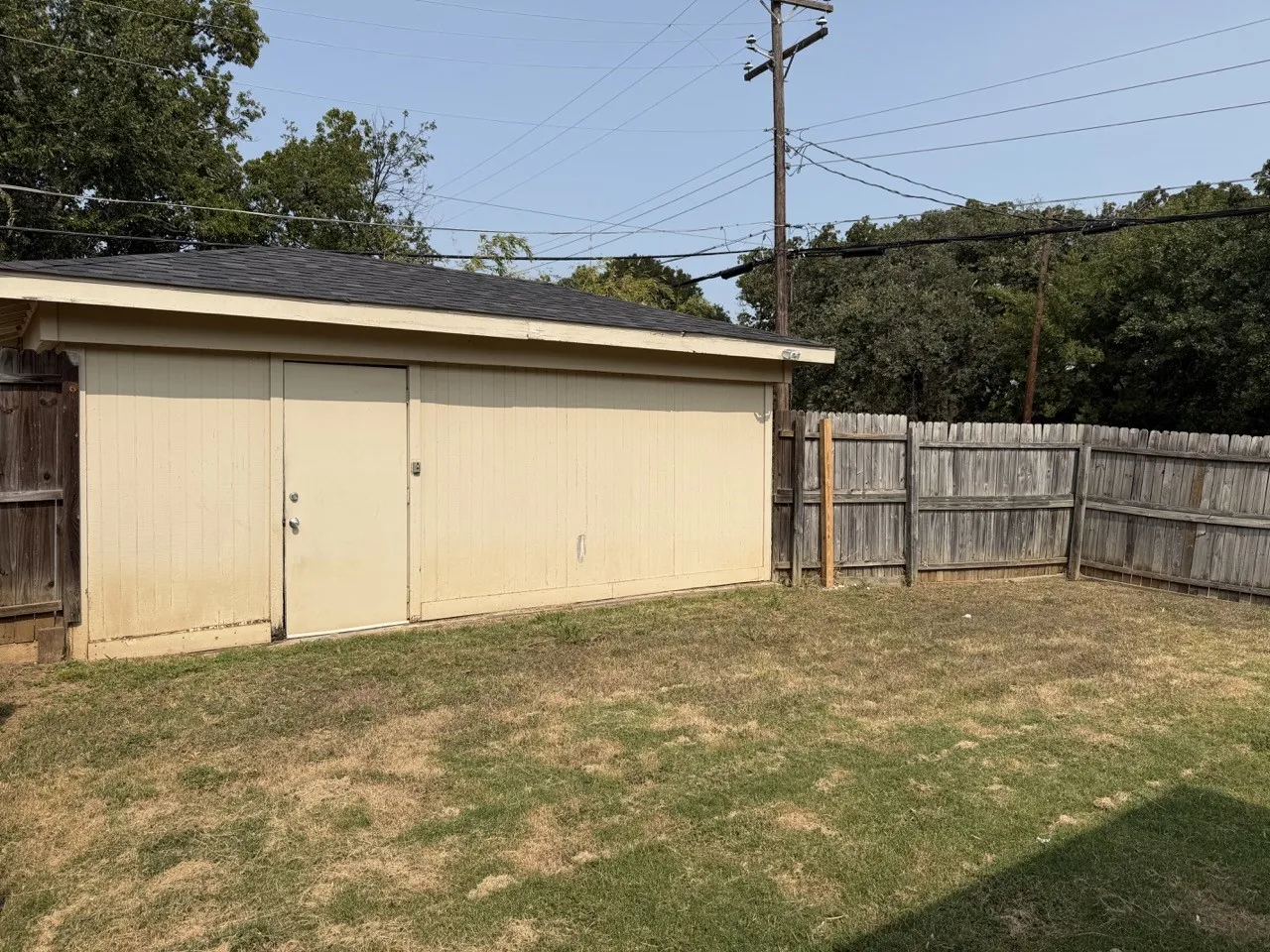 Duplex For Rent in Tarrant County , 2500 Normont Circle, Fort Worth, Texas 76103, 2 Bedroom, 1 Bathroom, 1 Garage spaces, 774 Sqft, built in 1954, mls#21349476, Real Estate Agent in Fort Worth, Homes For Rent in Tarrant county, Homes For Rent in Fort Worth, Realtor in Fort Worth Texas, Real Estate Brokerage Independent Realty Texas, Luminita Cordes Realtor