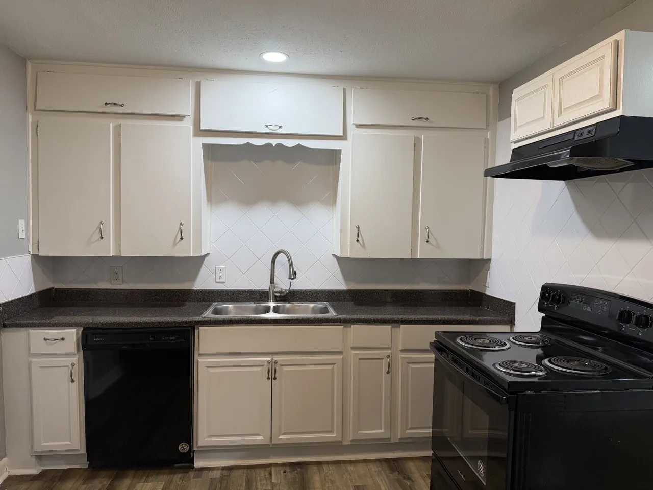 Duplex For Rent in Tarrant County , 2500 Normont Circle, Fort Worth, Texas 76103, 2 Bedroom, 1 Bathroom, 1 Garage spaces, 774 Sqft, built in 1954, mls#21349476, Real Estate Agent in Fort Worth, Homes For Rent in Tarrant county, Homes For Rent in Fort Worth, Realtor in Fort Worth Texas, Real Estate Brokerage Independent Realty Texas, Luminita Cordes Realtor