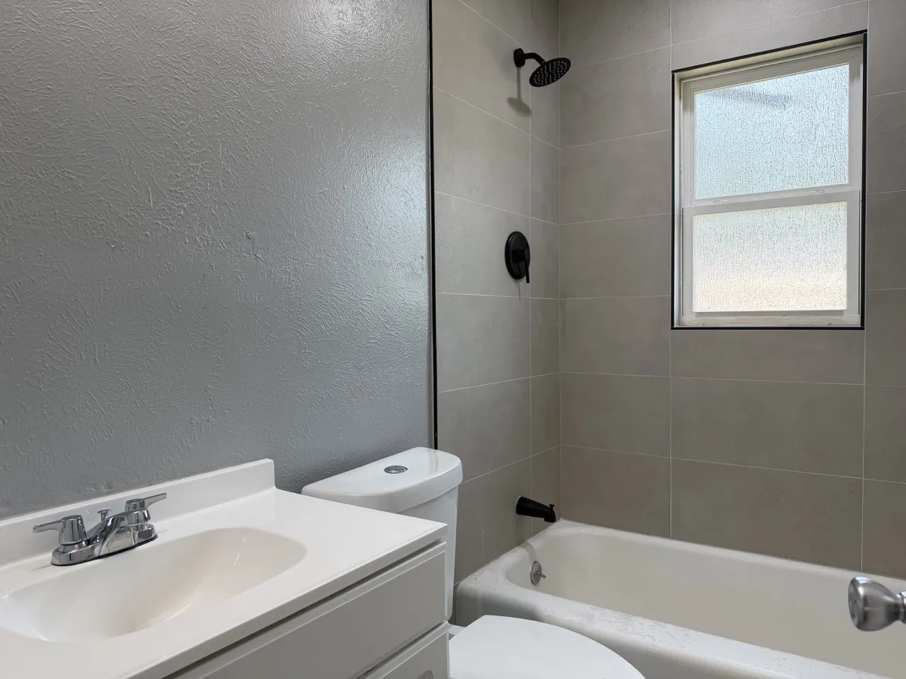 Duplex For Rent in Tarrant County , 2500 Normont Circle, Fort Worth, Texas 76103, 2 Bedroom, 1 Bathroom, 1 Garage spaces, 774 Sqft, built in 1954, mls#21349476, Real Estate Agent in Fort Worth, Homes For Rent in Tarrant county, Homes For Rent in Fort Worth, Realtor in Fort Worth Texas, Real Estate Brokerage Independent Realty Texas, Luminita Cordes Realtor