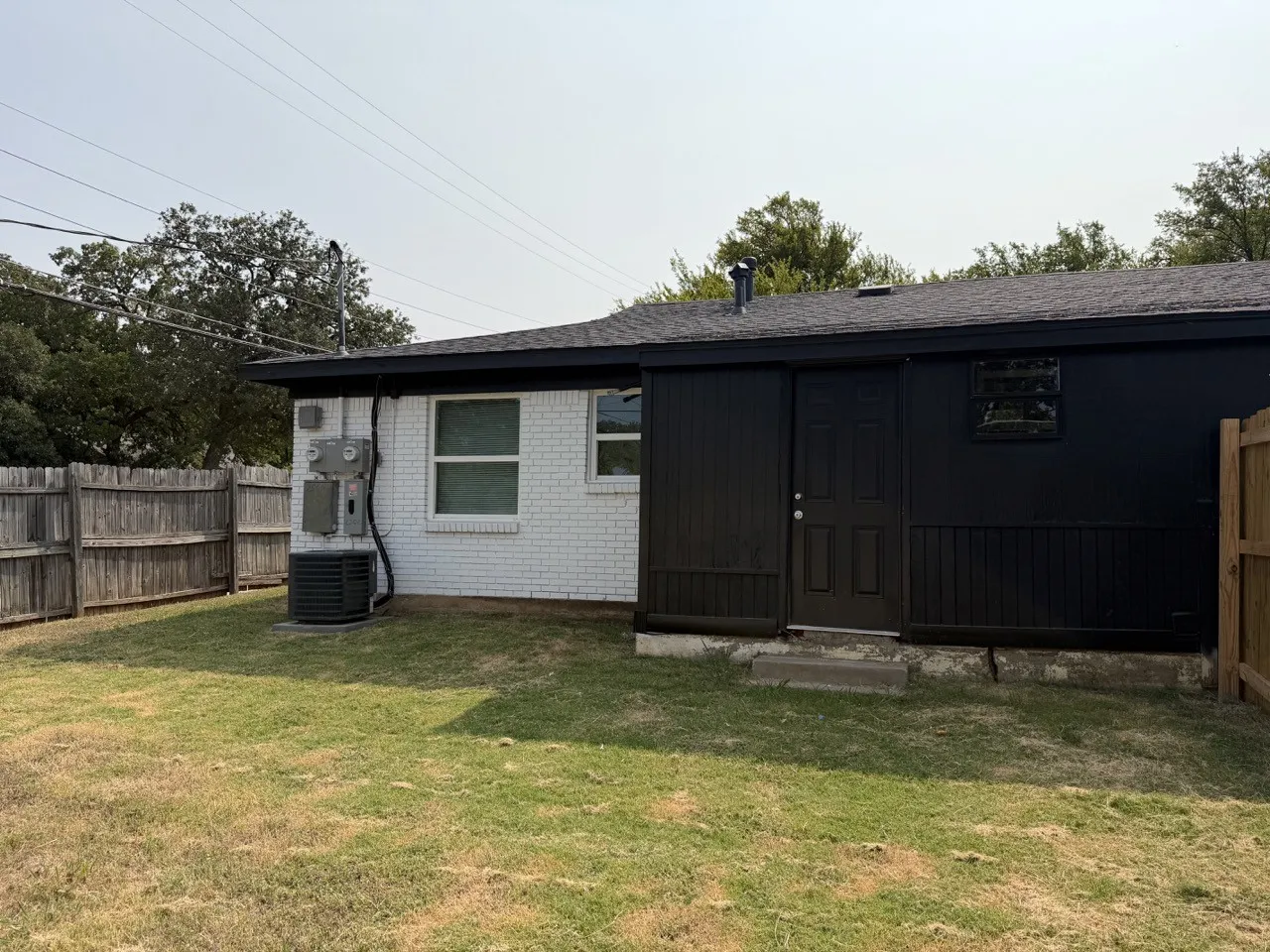 Duplex For Rent in Tarrant County , 2500 Normont Circle, Fort Worth, Texas 76103, 2 Bedroom, 1 Bathroom, 1 Garage spaces, 774 Sqft, built in 1954, mls#21349476, Real Estate Agent in Fort Worth, Homes For Rent in Tarrant county, Homes For Rent in Fort Worth, Realtor in Fort Worth Texas, Real Estate Brokerage Independent Realty Texas, Luminita Cordes Realtor