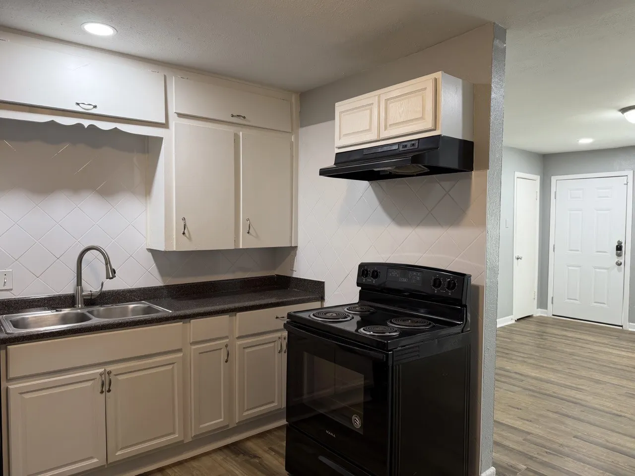 Duplex For Rent in Tarrant County , 2500 Normont Circle, Fort Worth, Texas 76103, 2 Bedroom, 1 Bathroom, 1 Garage spaces, 774 Sqft, built in 1954, mls#21349476, Real Estate Agent in Fort Worth, Homes For Rent in Tarrant county, Homes For Rent in Fort Worth, Realtor in Fort Worth Texas, Real Estate Brokerage Independent Realty Texas, Luminita Cordes Realtor