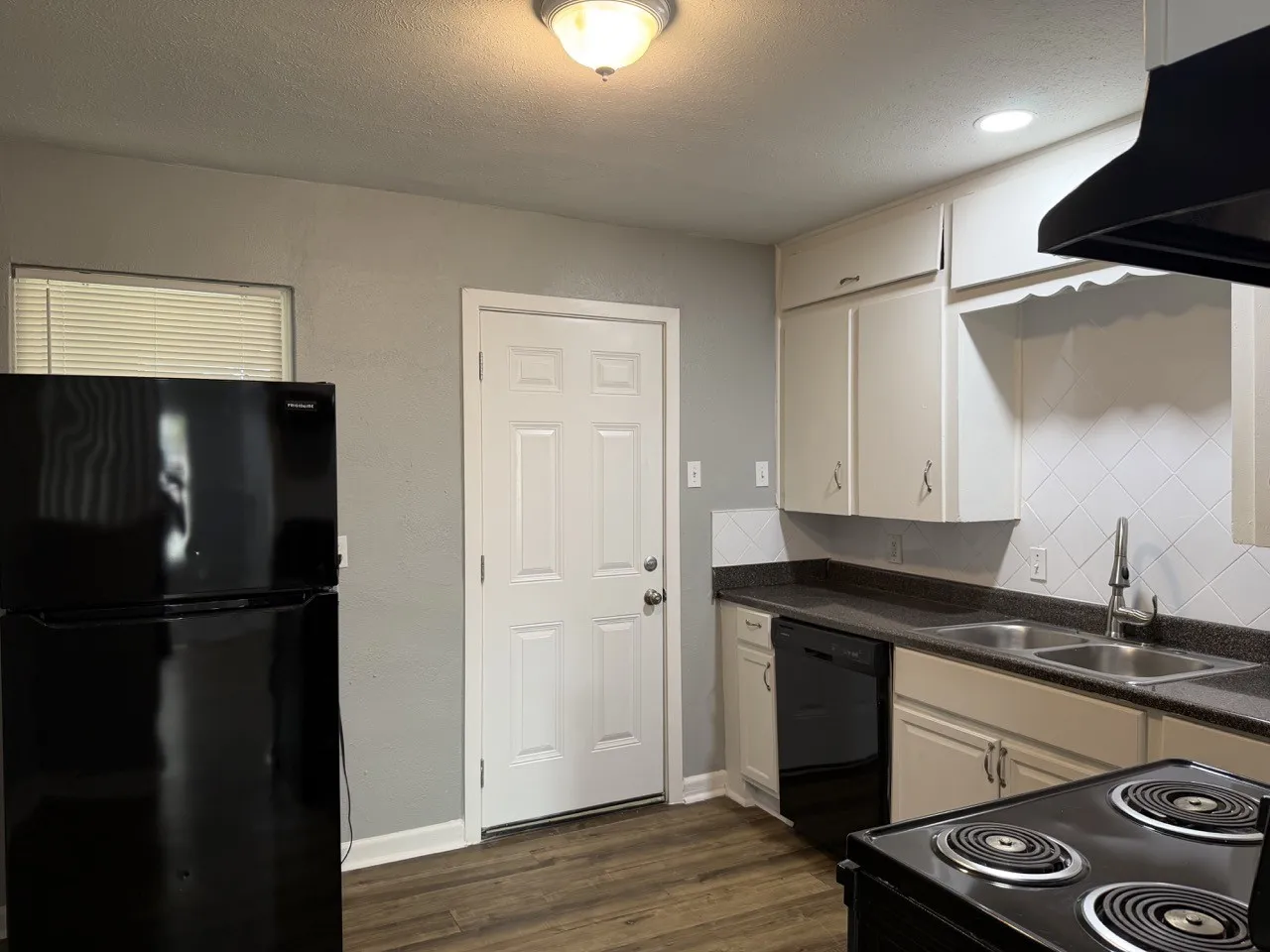 Duplex For Rent in Tarrant County , 2500 Normont Circle, Fort Worth, Texas 76103, 2 Bedroom, 1 Bathroom, 1 Garage spaces, 774 Sqft, built in 1954, mls#21349476, Real Estate Agent in Fort Worth, Homes For Rent in Tarrant county, Homes For Rent in Fort Worth, Realtor in Fort Worth Texas, Real Estate Brokerage Independent Realty Texas, Luminita Cordes Realtor
