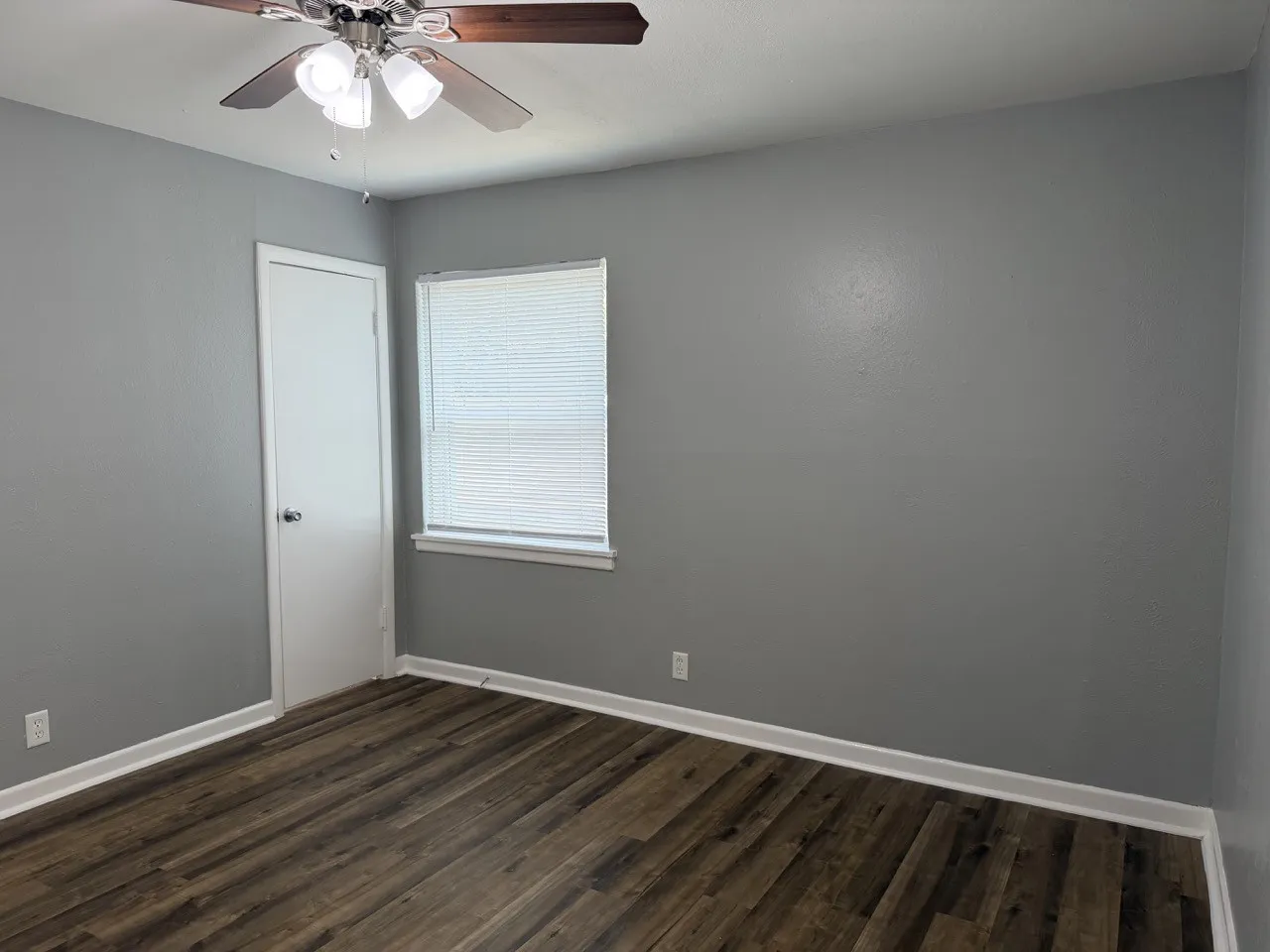 Duplex For Rent in Tarrant County , 2500 Normont Circle, Fort Worth, Texas 76103, 2 Bedroom, 1 Bathroom, 1 Garage spaces, 774 Sqft, built in 1954, mls#21349476, Real Estate Agent in Fort Worth, Homes For Rent in Tarrant county, Homes For Rent in Fort Worth, Realtor in Fort Worth Texas, Real Estate Brokerage Independent Realty Texas, Luminita Cordes Realtor