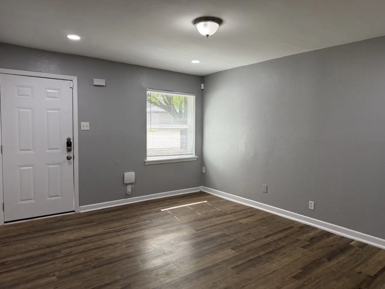 Duplex For Rent in Tarrant County , 2500 Normont Circle, Fort Worth, Texas 76103, 2 Bedroom, 1 Bathroom, 1 Garage spaces, 774 Sqft, built in 1954, mls#21349476, Real Estate Agent in Fort Worth, Homes For Rent in Tarrant county, Homes For Rent in Fort Worth, Realtor in Fort Worth Texas, Real Estate Brokerage Independent Realty Texas, Luminita Cordes Realtor