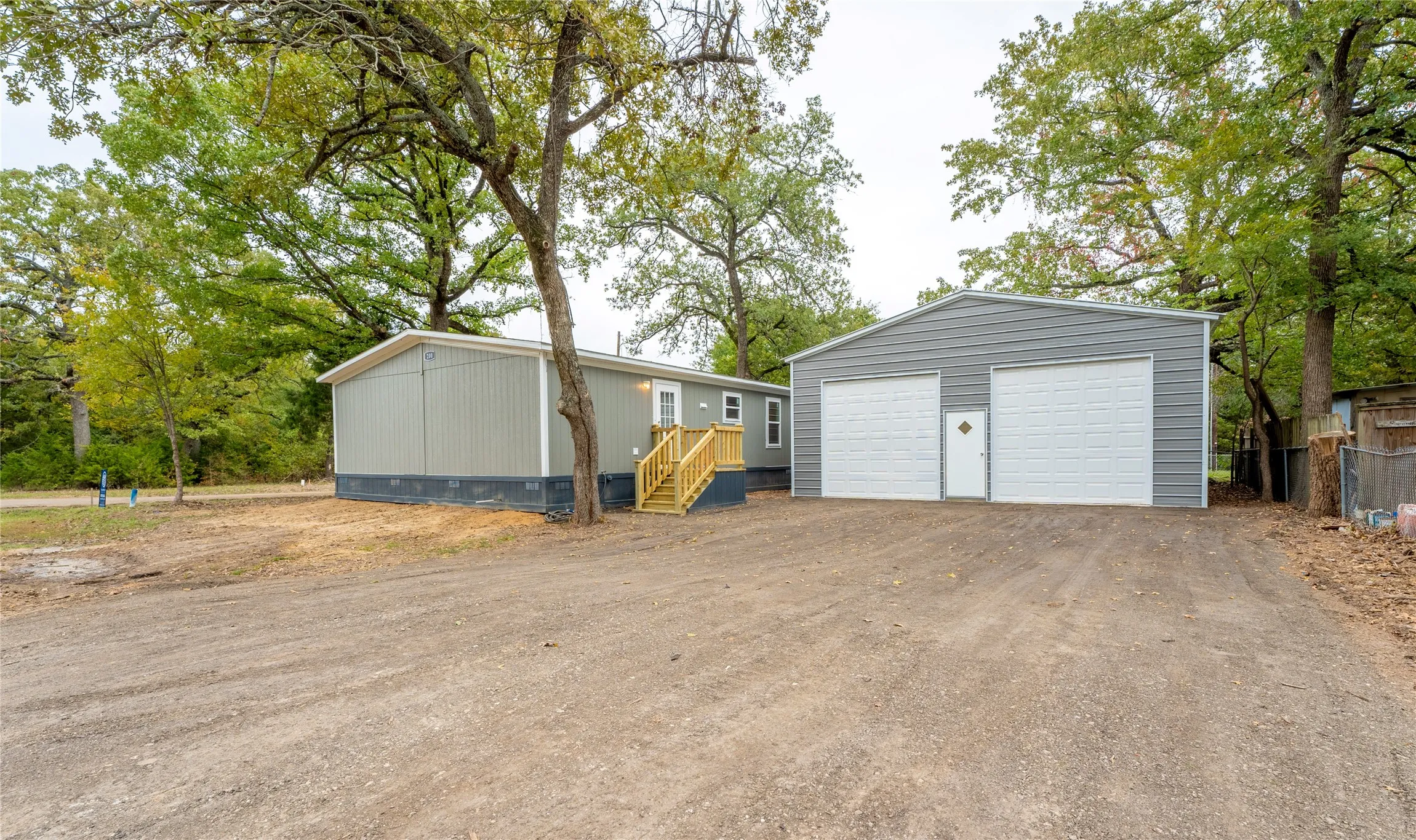 Manufactured Home For Sale in Henderson County , 200 Pecos Drive, Mabank, Texas 75156, 3 Bedroom, 2 Bathroom, 2 Garage spaces, 1,264 Sqft, built in 2023, Price $190,000, mls#21355679, Real Estate Agent in Mabank, Homes For Sale in Henderson county, Homes For Sale in Mabank, Realtor in Mabank Texas, Real Estate Brokerage Independent Realty Texas, Luminita Cordes Realtor