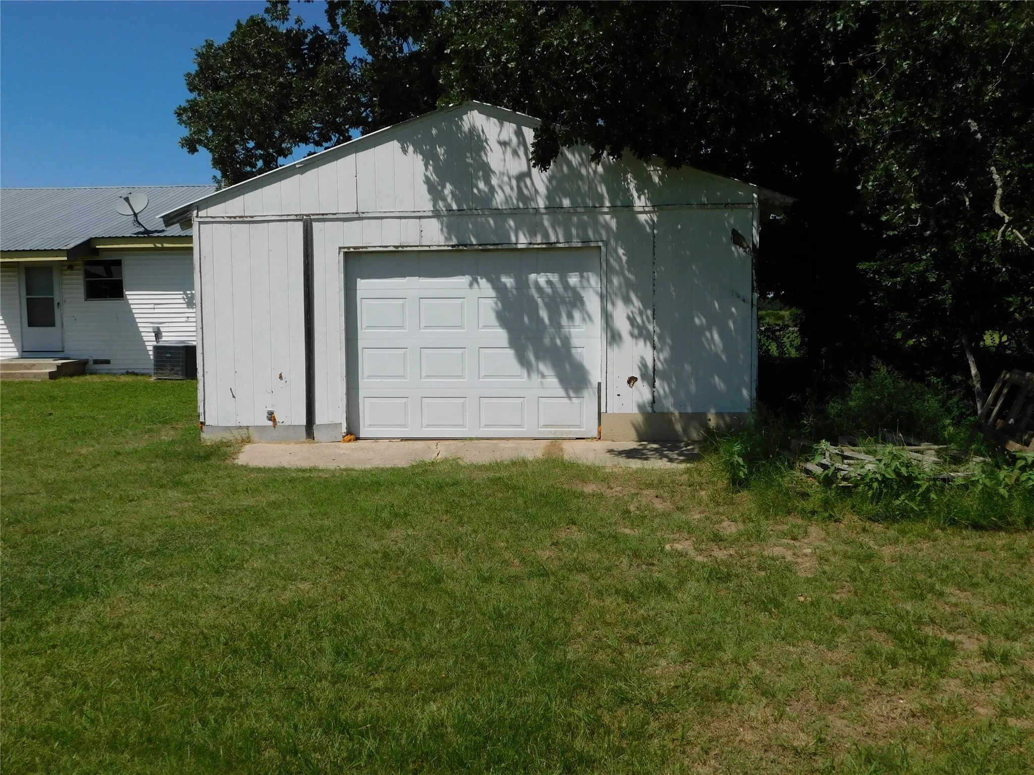 Single Family Residence For Sale in Comanche County , 5401 Hwy 36, Comanche, Texas 76442, 3 Bedroom, 2 Bathroom, 1 Garage spaces, 1,224 Sqft, built in 1895, Price $101,000, mls#21355687, Real Estate Agent in Comanche, Homes For Sale in Comanche county, Homes For Sale in Comanche, Realtor in Comanche Texas, Real Estate Brokerage Independent Realty Texas, Luminita Cordes Realtor