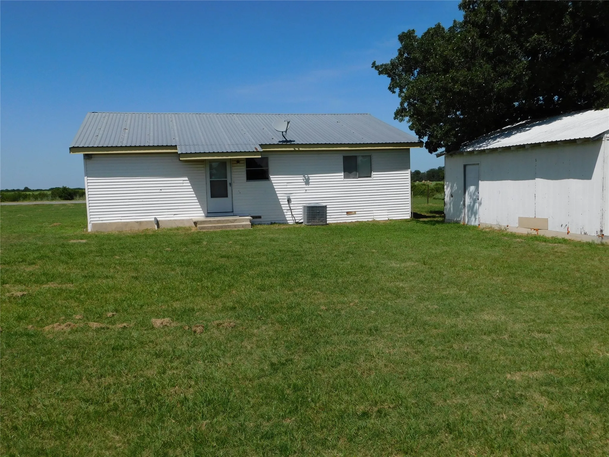 Single Family Residence For Sale in Comanche County , 5401 Hwy 36, Comanche, Texas 76442, 3 Bedroom, 2 Bathroom, 1 Garage spaces, 1,224 Sqft, built in 1895, Price $101,000, mls#21355687, Real Estate Agent in Comanche, Homes For Sale in Comanche county, Homes For Sale in Comanche, Realtor in Comanche Texas, Real Estate Brokerage Independent Realty Texas, Luminita Cordes Realtor
