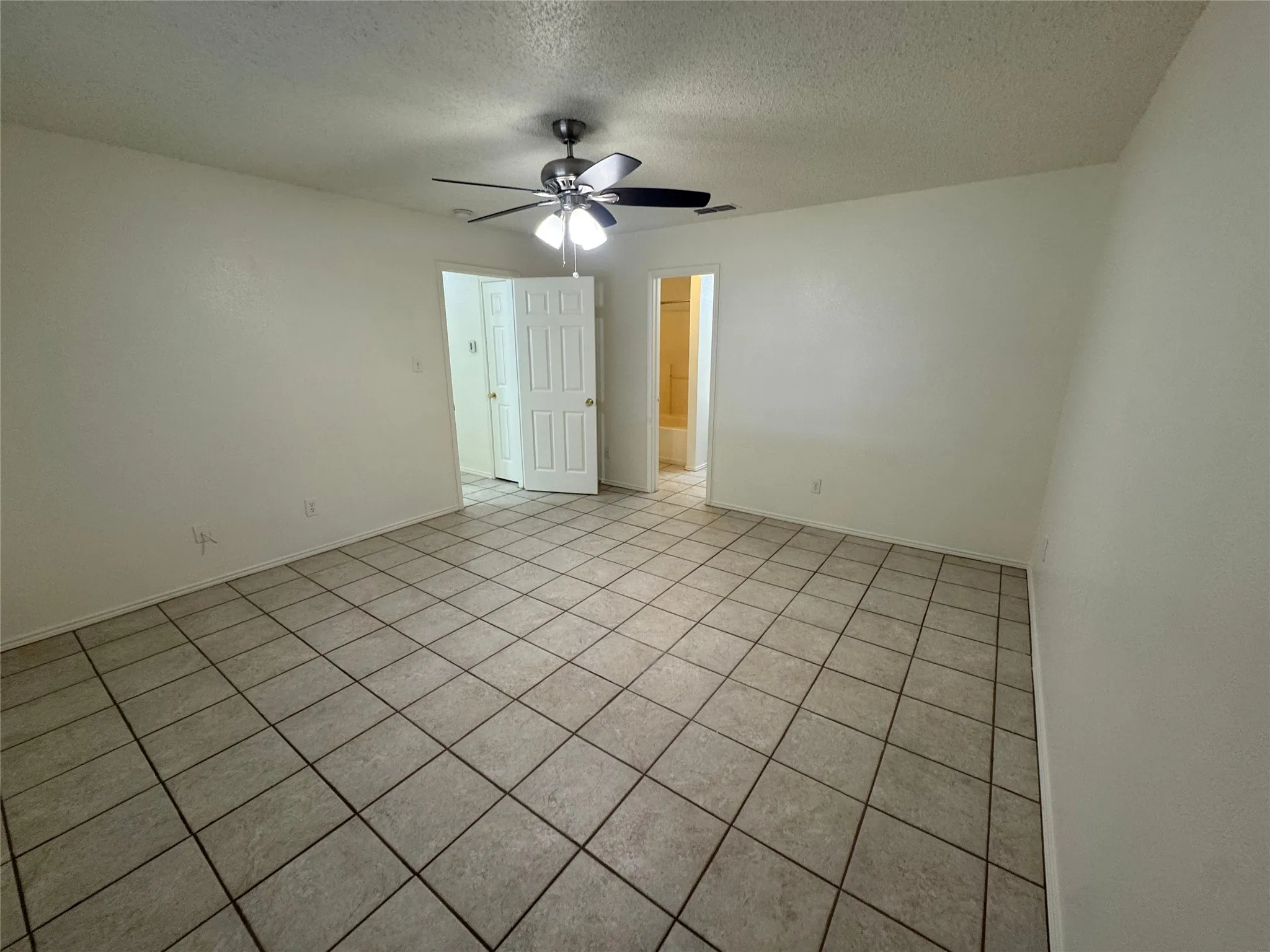 Single Family Residence For Rent in Tarrant County , 8045 Cannonwood Drive, Fort Worth, Texas 76137, 3 Bedroom, 2 Bathroom, 2 Garage spaces, 1,391 Sqft, built in 1997, mls#21355689, Real Estate Agent in Fort Worth, Homes For Rent in Tarrant county, Homes For Rent in Fort Worth, Realtor in Fort Worth Texas, Real Estate Brokerage Independent Realty Texas, Luminita Cordes Realtor