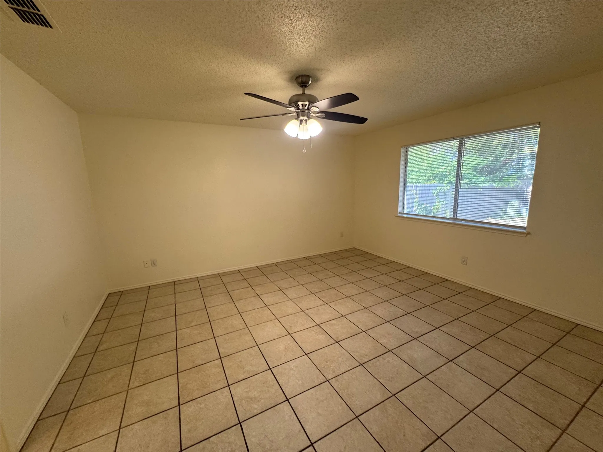 Single Family Residence For Rent in Tarrant County , 8045 Cannonwood Drive, Fort Worth, Texas 76137, 3 Bedroom, 2 Bathroom, 2 Garage spaces, 1,391 Sqft, built in 1997, mls#21355689, Real Estate Agent in Fort Worth, Homes For Rent in Tarrant county, Homes For Rent in Fort Worth, Realtor in Fort Worth Texas, Real Estate Brokerage Independent Realty Texas, Luminita Cordes Realtor