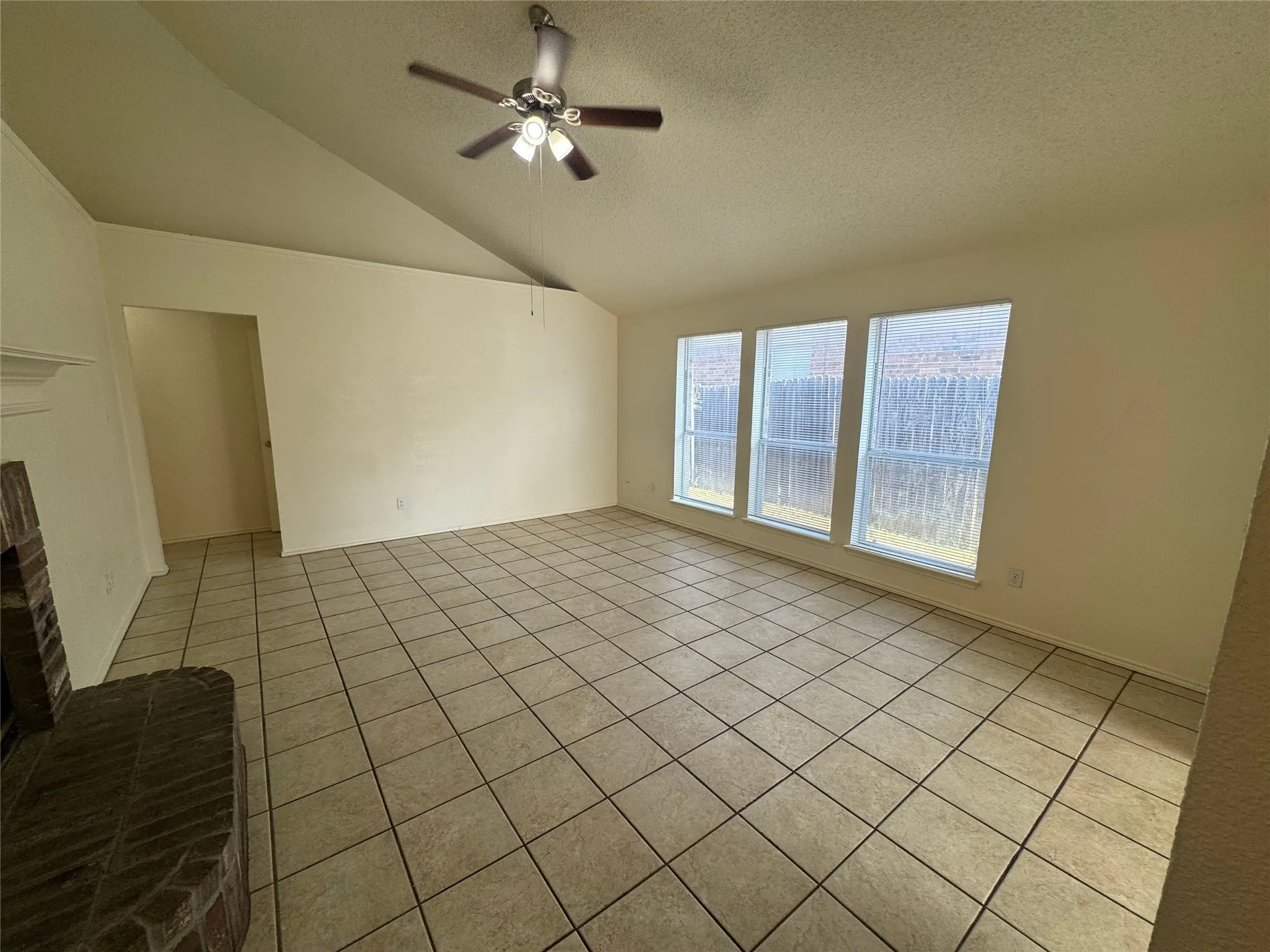 Single Family Residence For Rent in Tarrant County , 8045 Cannonwood Drive, Fort Worth, Texas 76137, 3 Bedroom, 2 Bathroom, 2 Garage spaces, 1,391 Sqft, built in 1997, mls#21355689, Real Estate Agent in Fort Worth, Homes For Rent in Tarrant county, Homes For Rent in Fort Worth, Realtor in Fort Worth Texas, Real Estate Brokerage Independent Realty Texas, Luminita Cordes Realtor