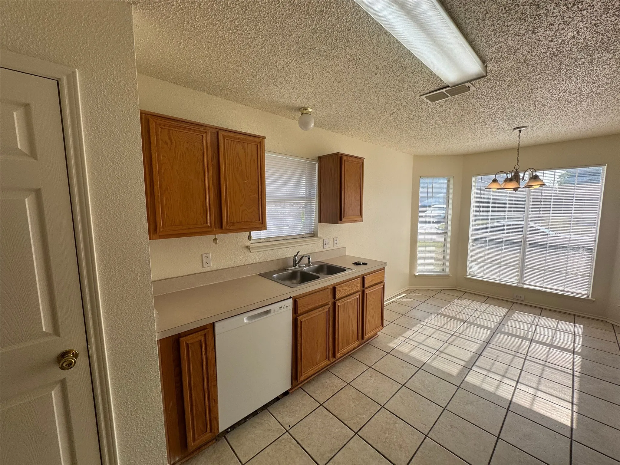 Single Family Residence For Rent in Tarrant County , 8045 Cannonwood Drive, Fort Worth, Texas 76137, 3 Bedroom, 2 Bathroom, 2 Garage spaces, 1,391 Sqft, built in 1997, mls#21355689, Real Estate Agent in Fort Worth, Homes For Rent in Tarrant county, Homes For Rent in Fort Worth, Realtor in Fort Worth Texas, Real Estate Brokerage Independent Realty Texas, Luminita Cordes Realtor